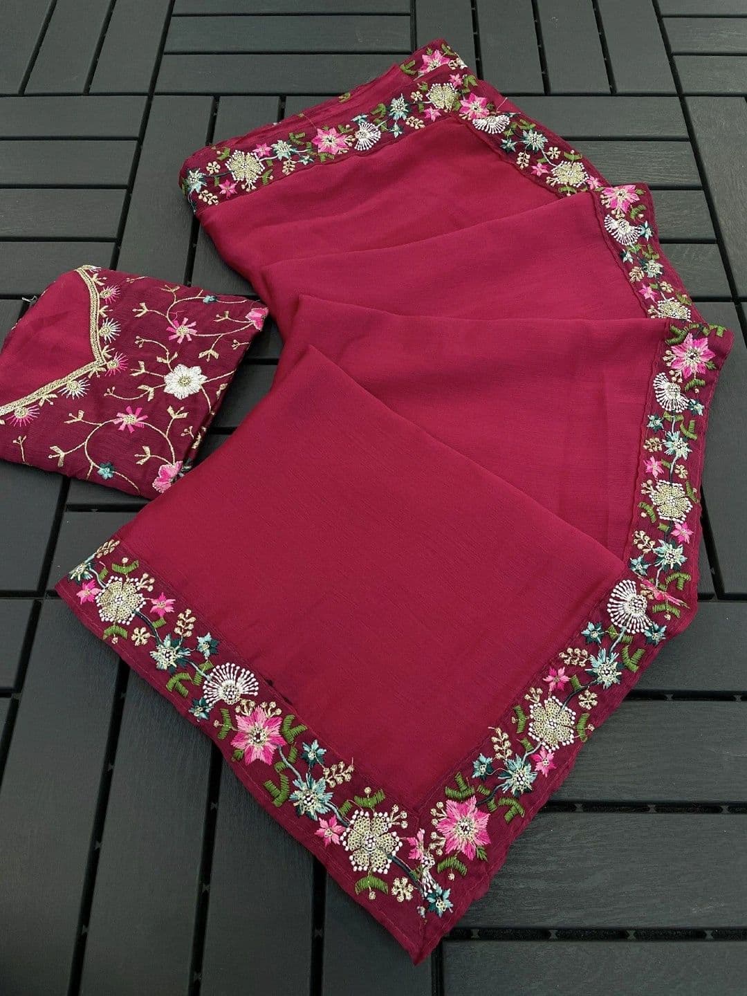 SmileyFashion Floral Embroidered Art Silk Saree thumbnail 4