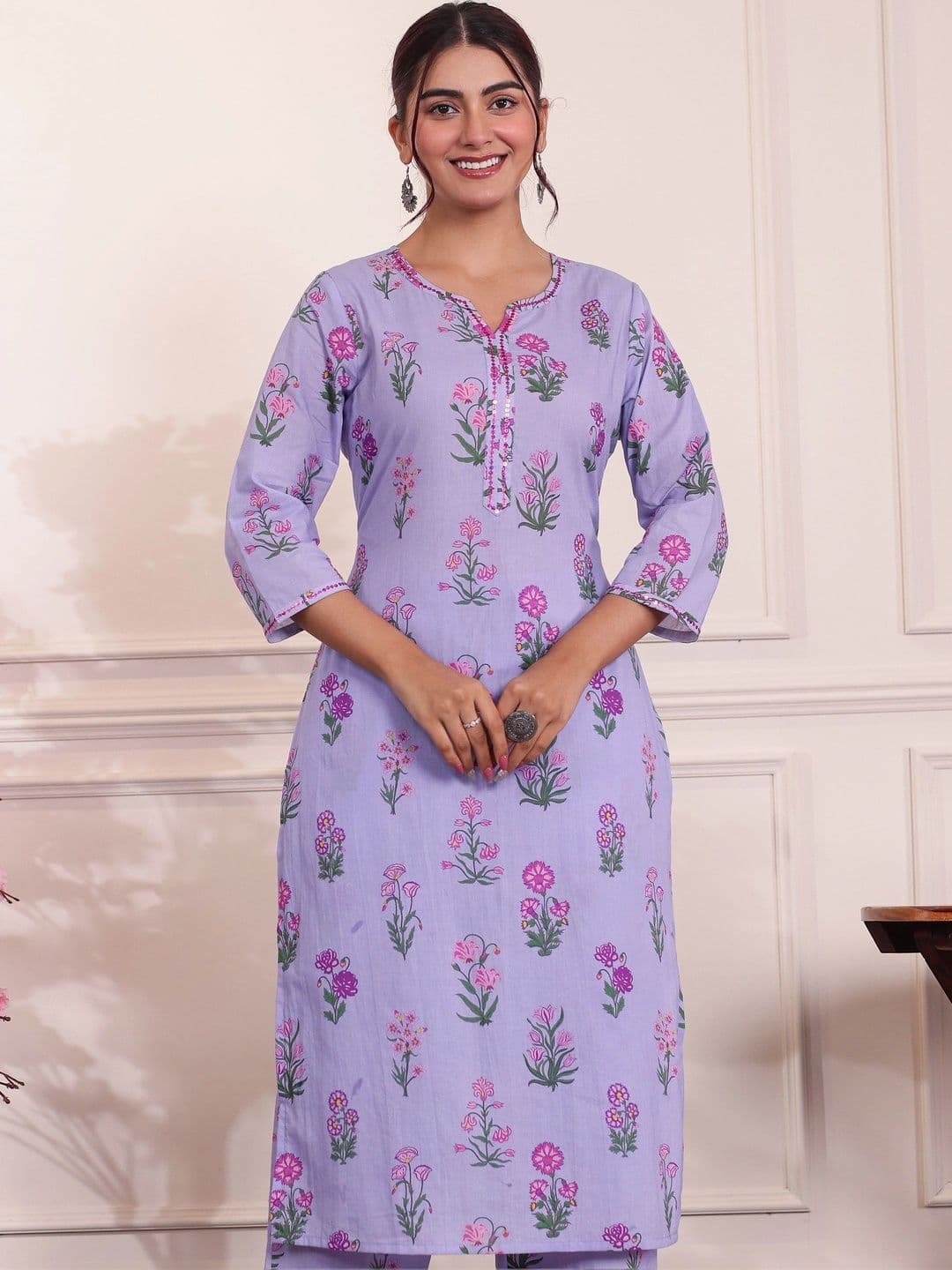 Aramya Women Floral Printed Sequinned Floral Kurta - view 1