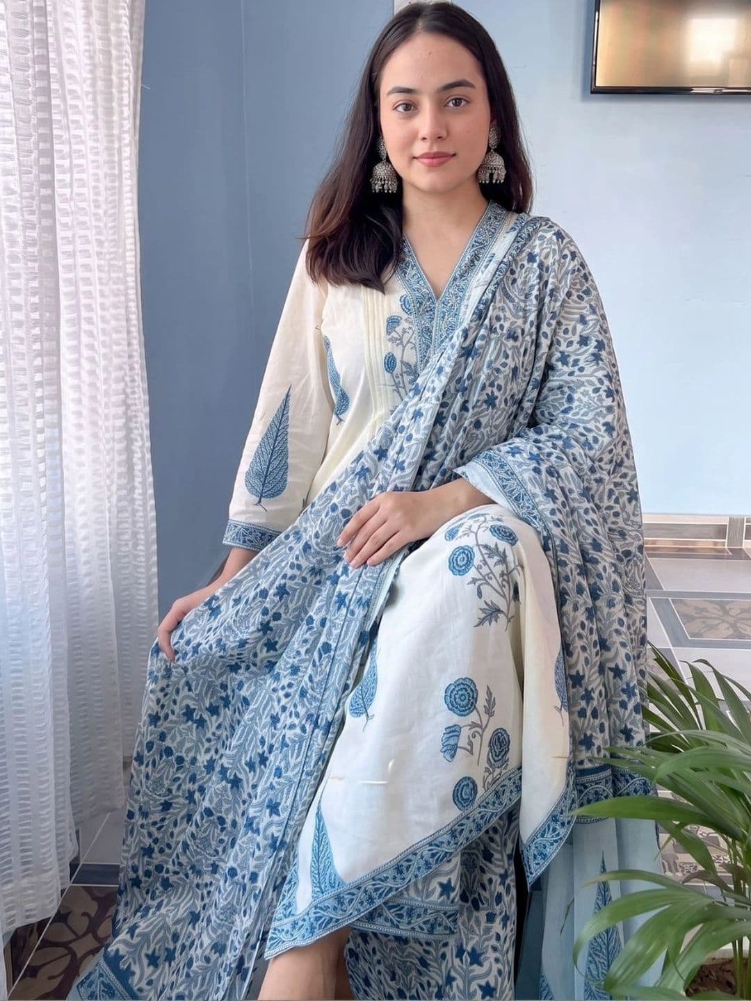 IKLO Women Floral Printed Regular Pure Cotton Kurta with Palazzos & With Dupatta thumbnail 2