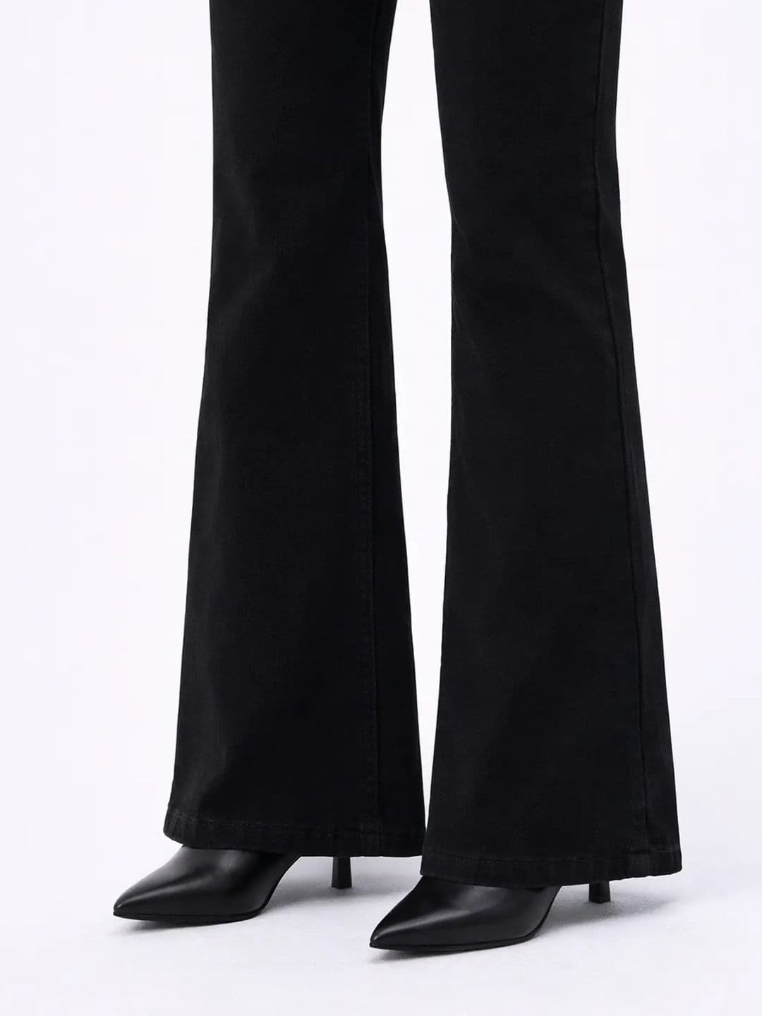 Off Duty India Women Black Comfort Bootcut High-Rise Mildly Distressed Jeans thumbnail 4