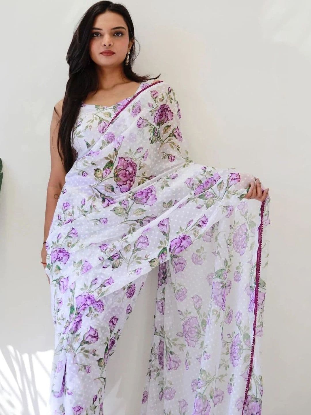 Sangria Women Floral Printed Georgette Saree thumbnail 3