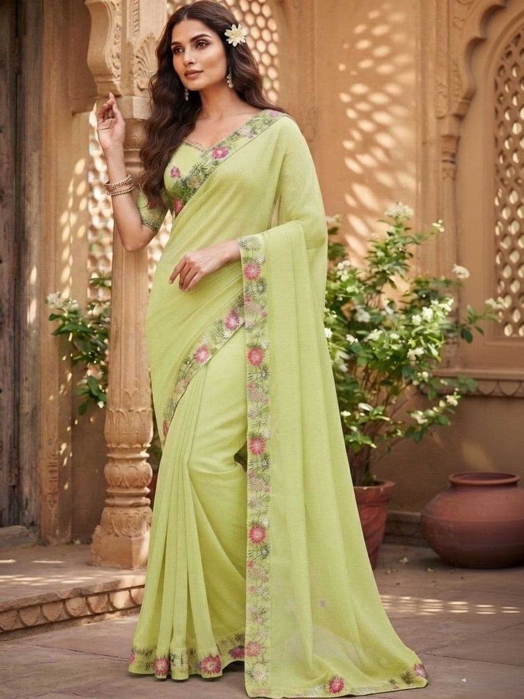 SmileyFashion Floral Art Silk Saree thumbnail 4