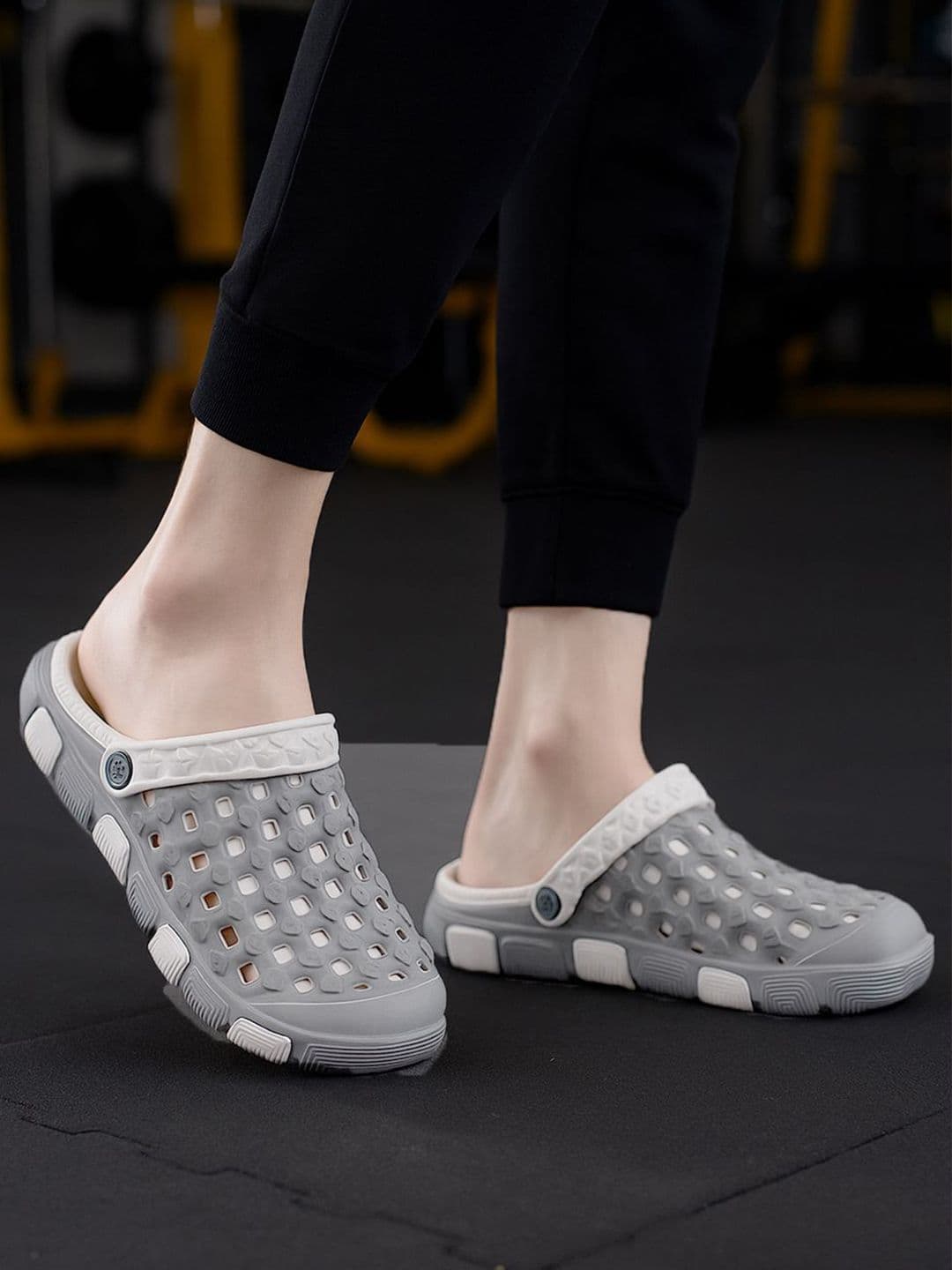 INKLENZO Men Geometric Rubber Clogs thumbnail 5
