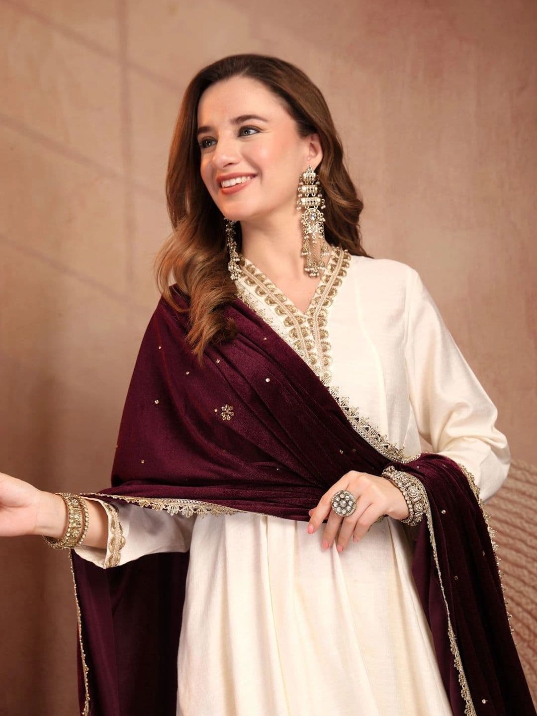 Clora Creation Velvet Dupatta with Zari thumbnail 5