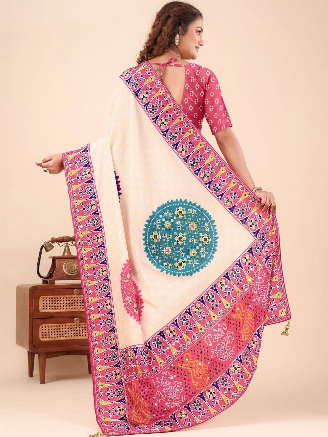 LAVYANSH CREATION Embellished Mirror Work Silk Blend Patola Saree thumbnail 3