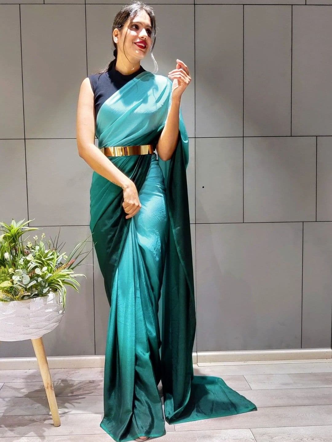 Sangria Women Ombre Poly Chiffon Belted Maheshwari Saree thumbnail 7