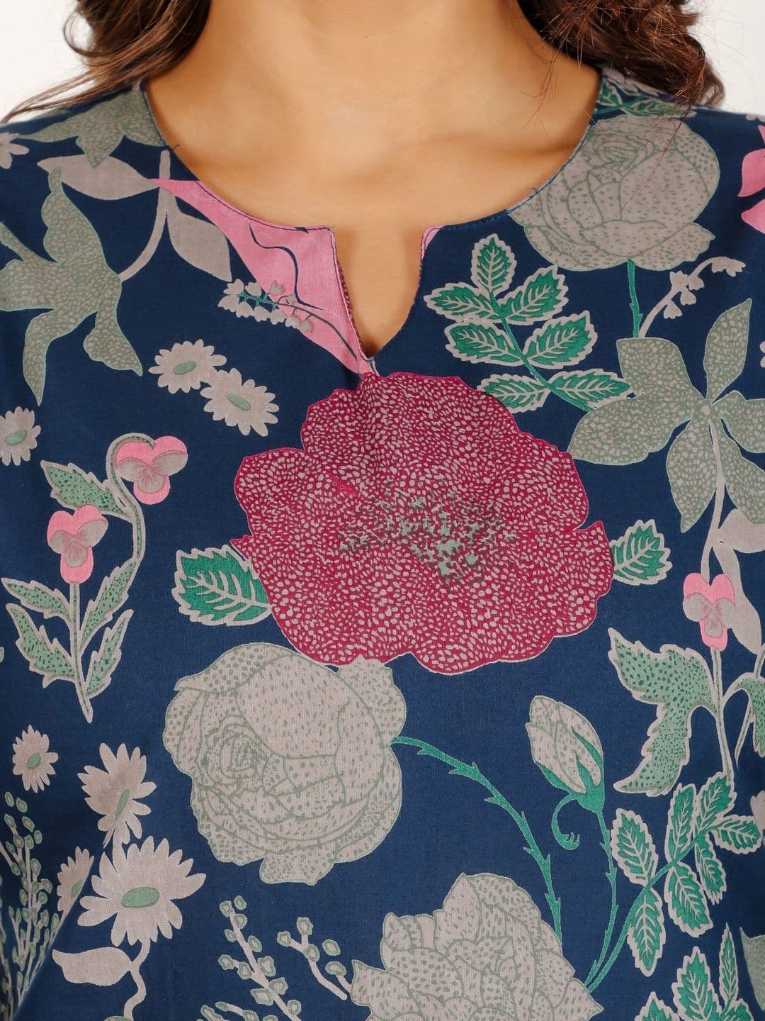 Aramya Women Floral Printed Regular Pure Cotton Kurta with Trousers thumbnail 5