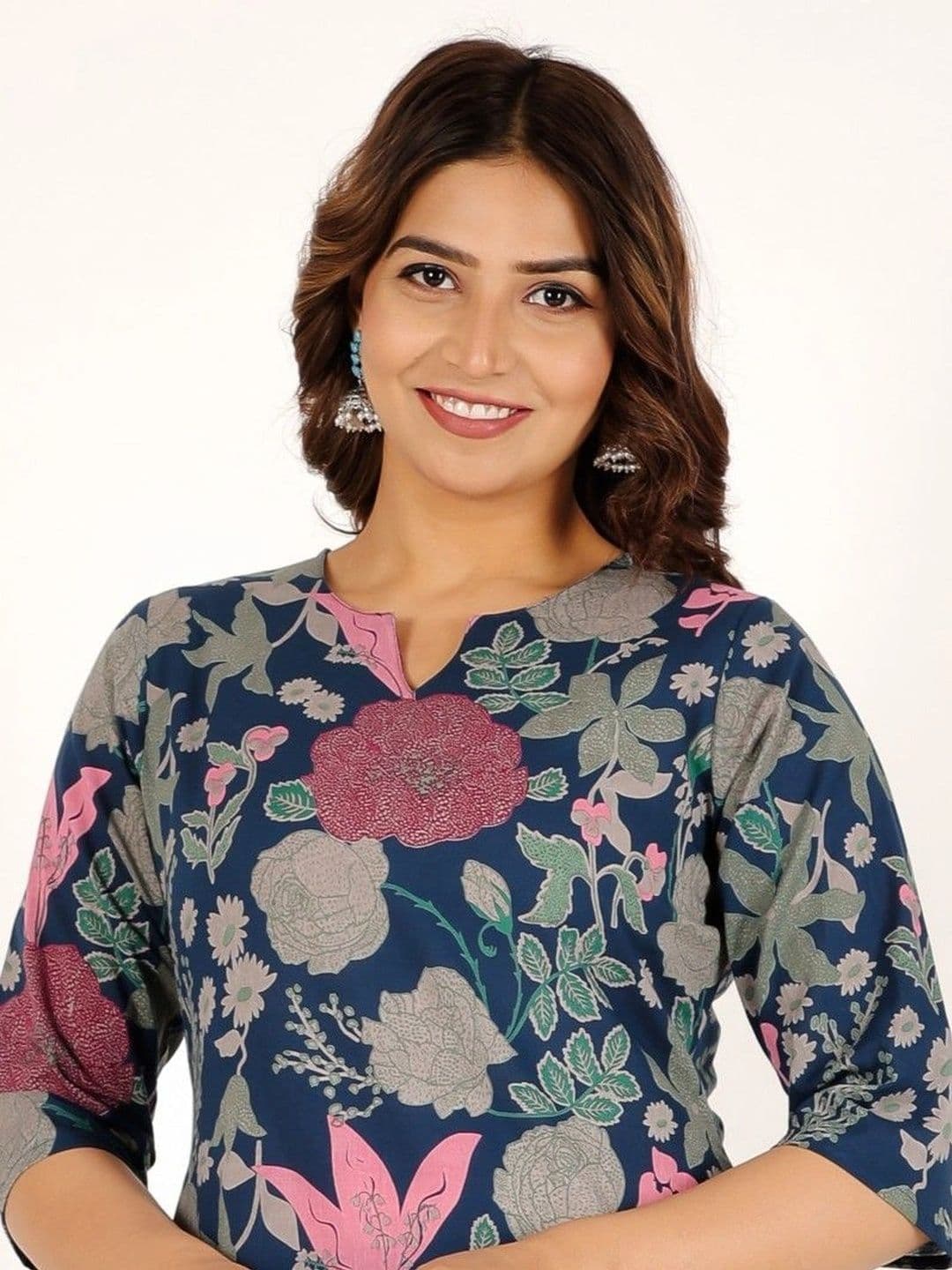 Aramya Women Floral Printed Regular Pure Cotton Kurta with Trousers thumbnail 7