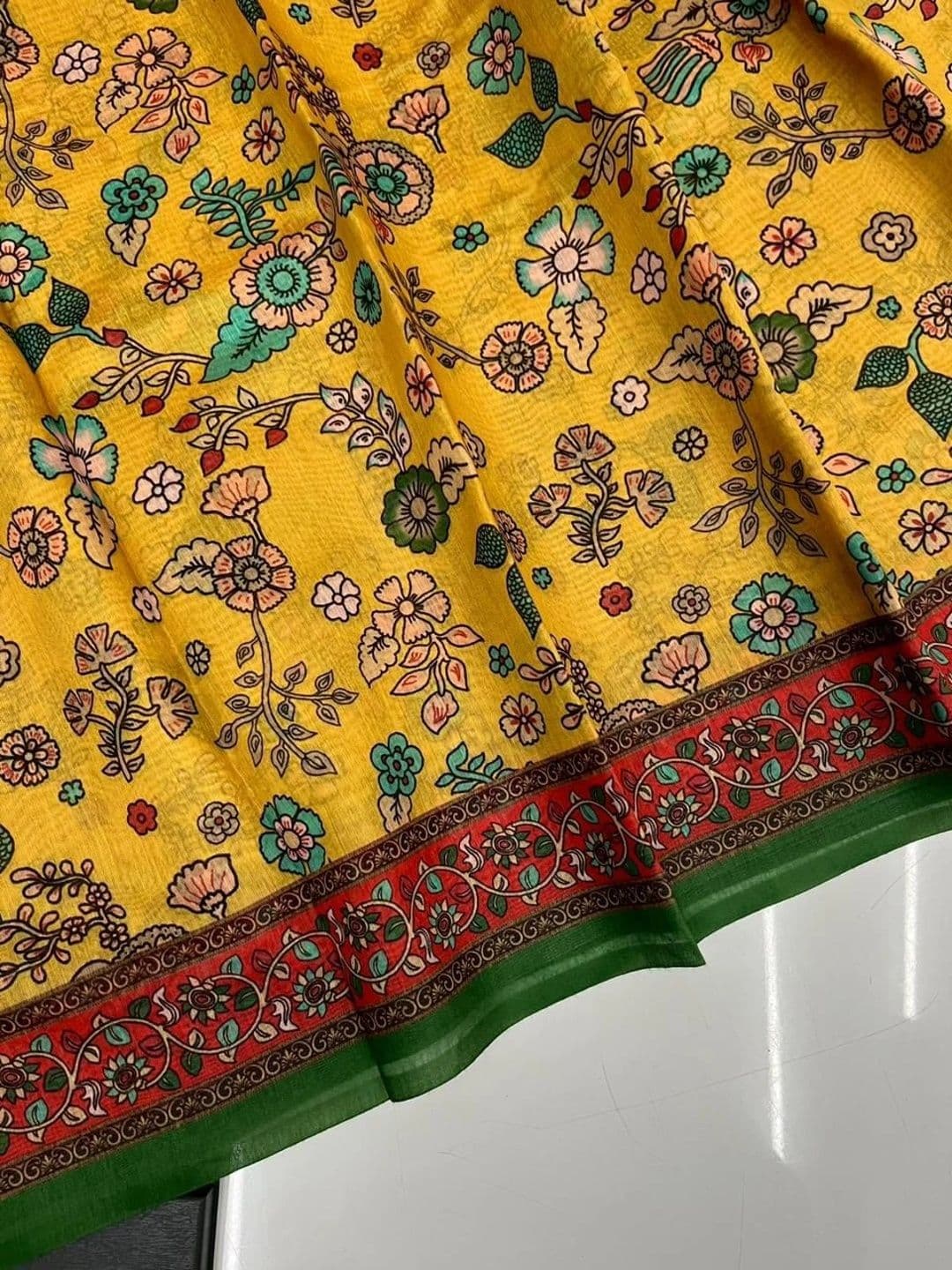 Mitera Women Kalamkari Printed Saree with Blouse Piece thumbnail 3