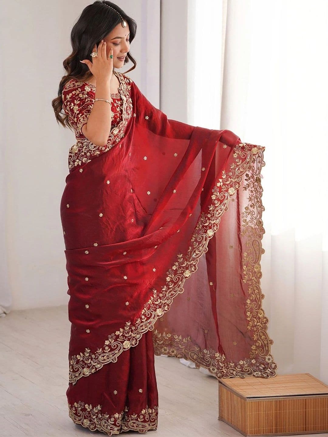 M DINESH & CO Embellished Embroidered Silk Blend Heavy Work Bandhani Saree thumbnail 3
