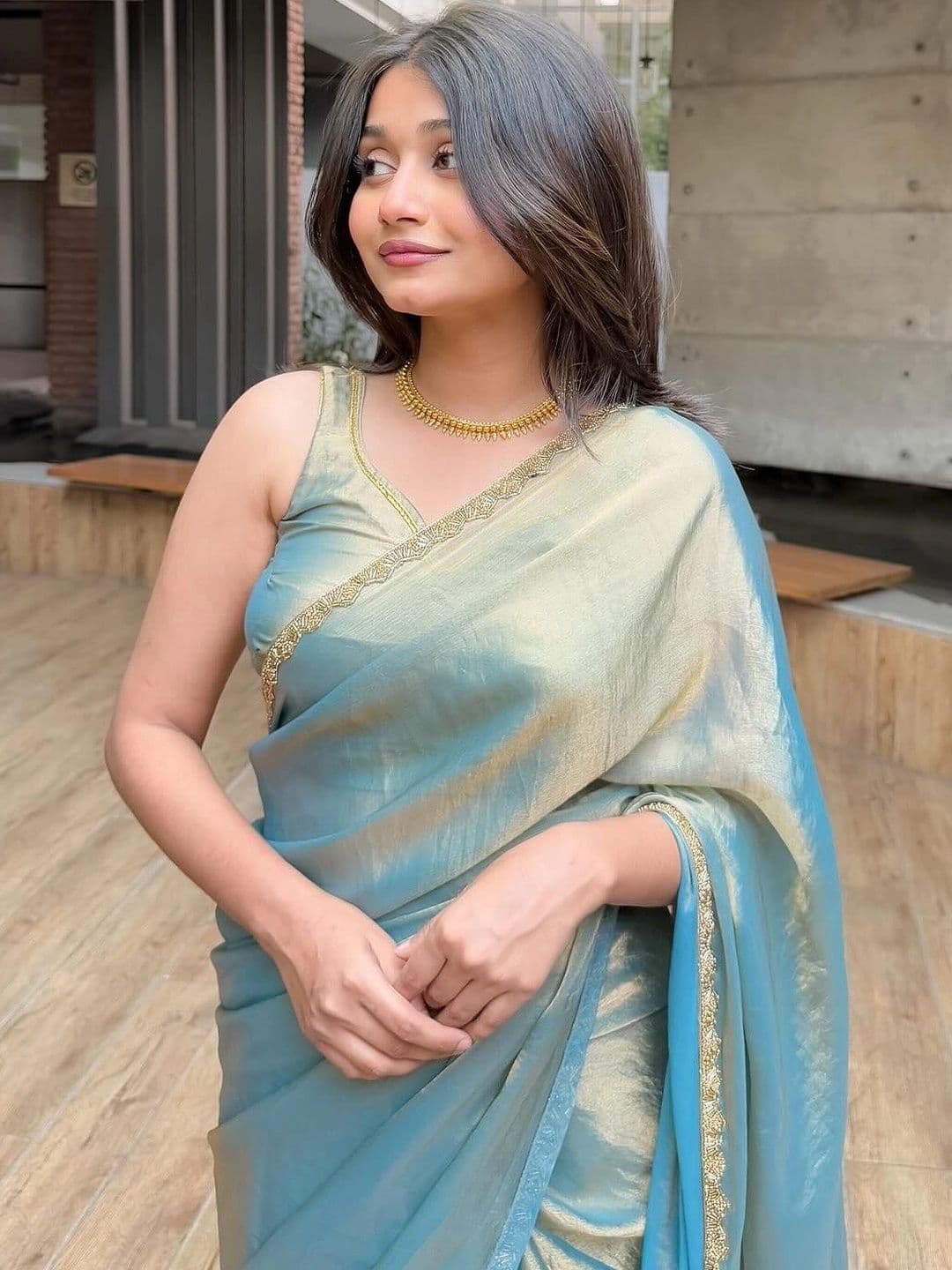 Sangria Women Ethnic Motifs Zari Silk Blend Maheshwari Saree thumbnail 4