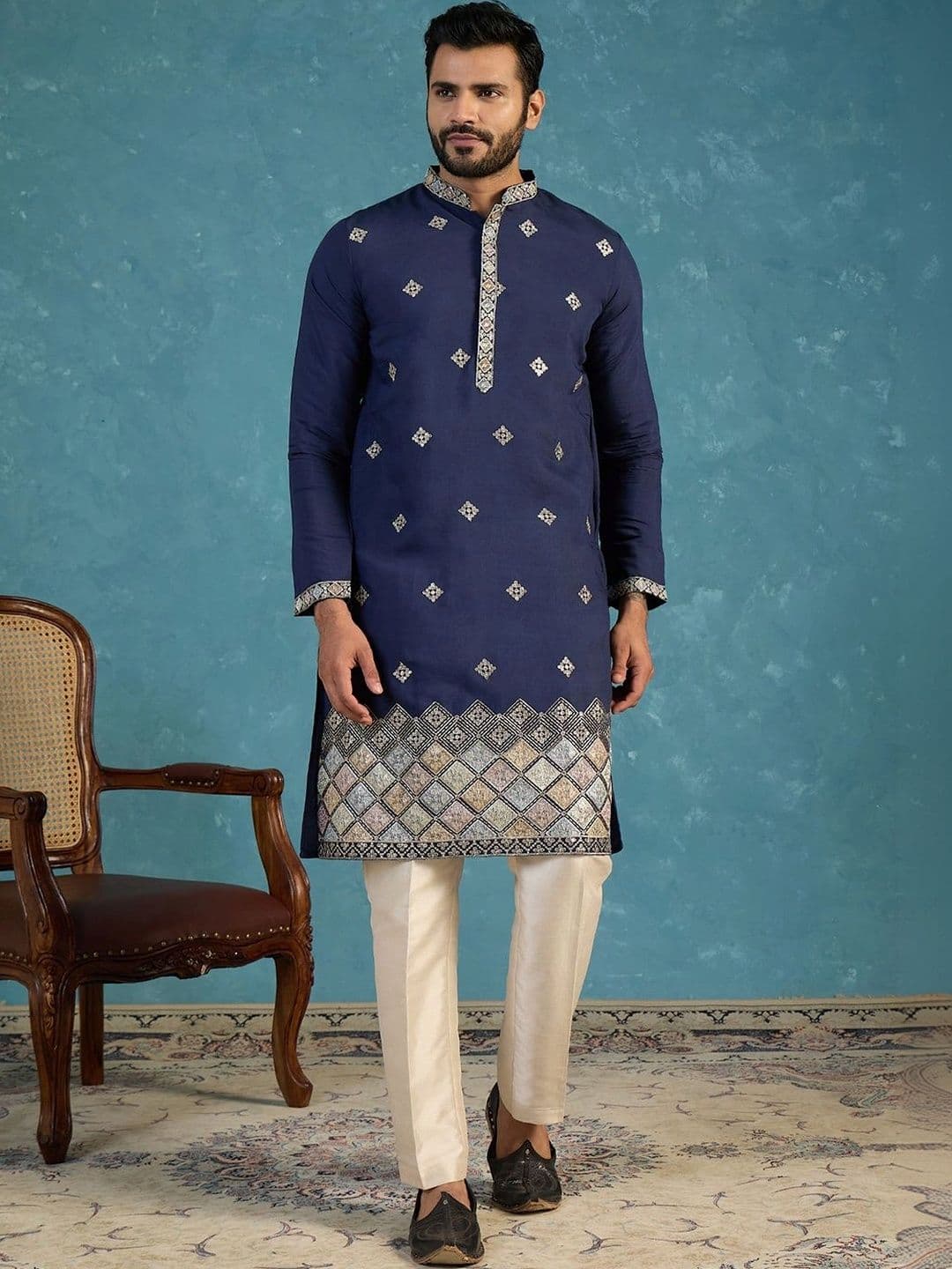 House of Pataudi Embroidered Mandarin Collar Knee Length Straight Kurta thumbnail 3