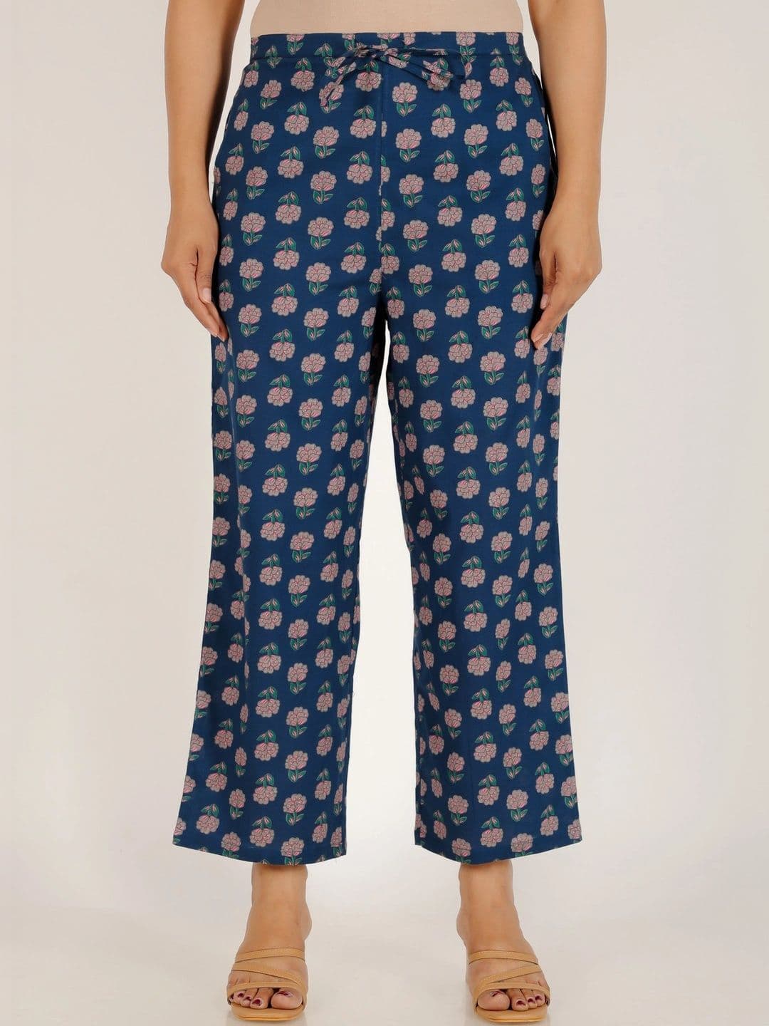 Aramya Women Floral Printed Regular Pure Cotton Kurta with Trousers thumbnail 2