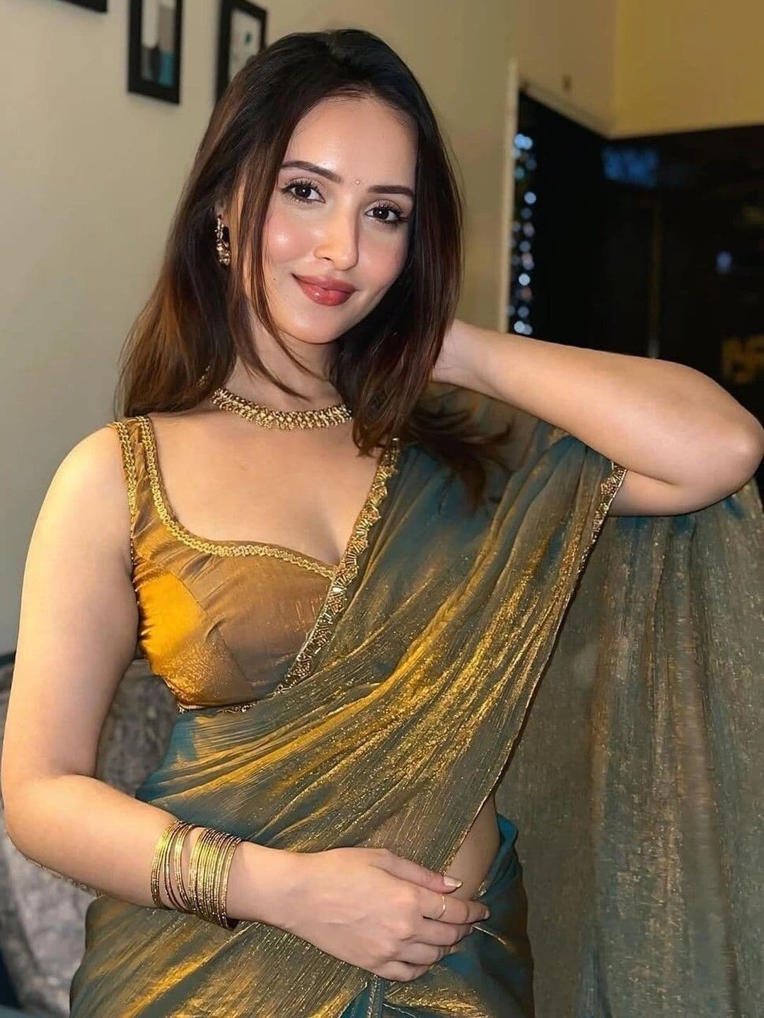 Sangria Zari Tissue Designer Saree thumbnail 4