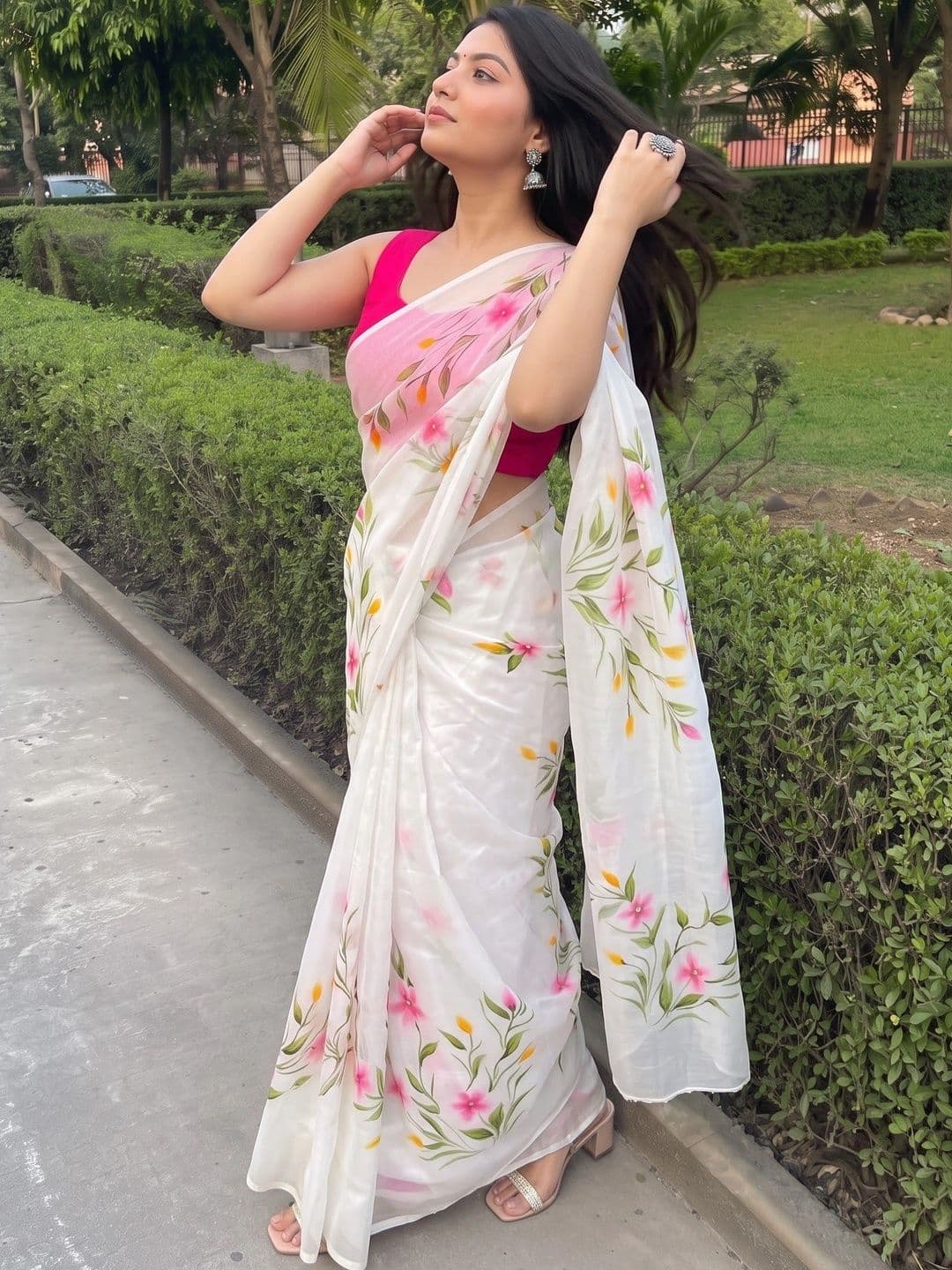 IndianRang Women Linen Blend Designer Saree thumbnail 4