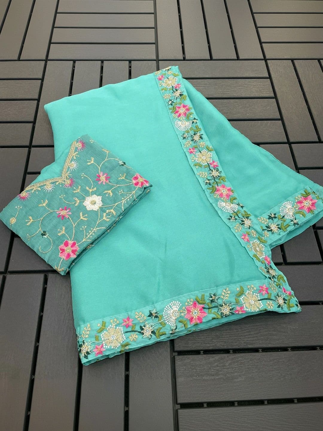 SmileyFashion Floral Embroidered Art Silk Saree thumbnail 2