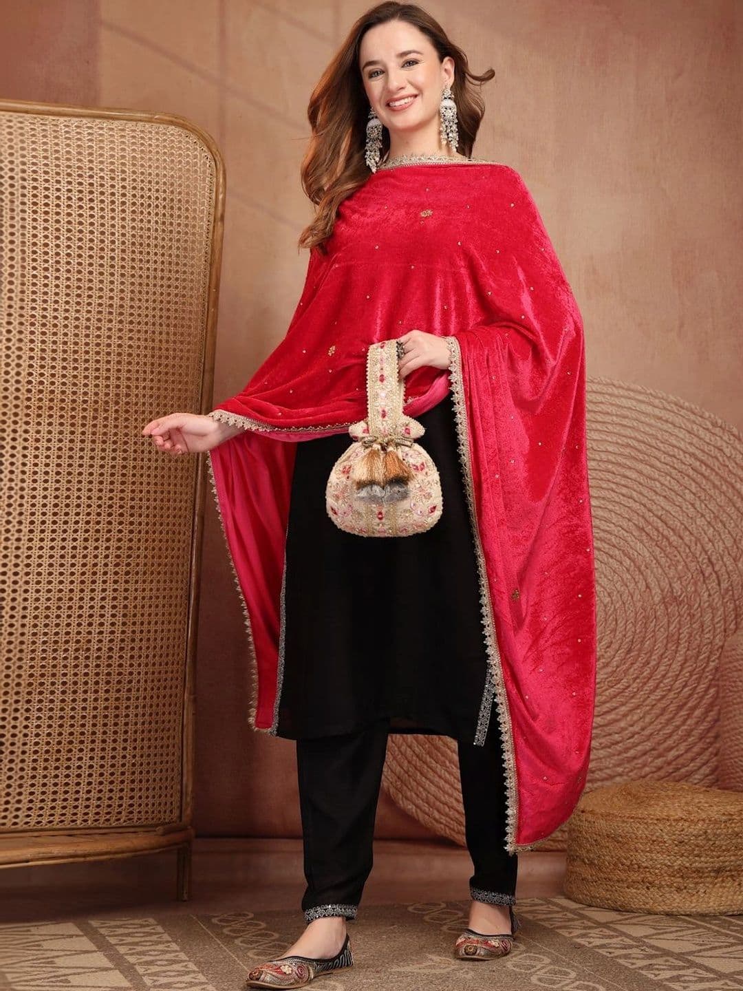 Clora Creation Velvet Dupatta with Zari thumbnail 3