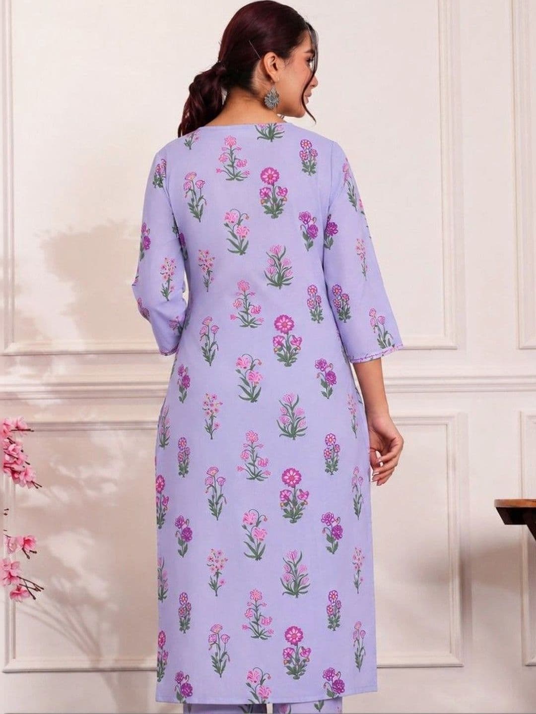Aramya Women Floral Printed Sequinned Floral Kurta thumbnail 7