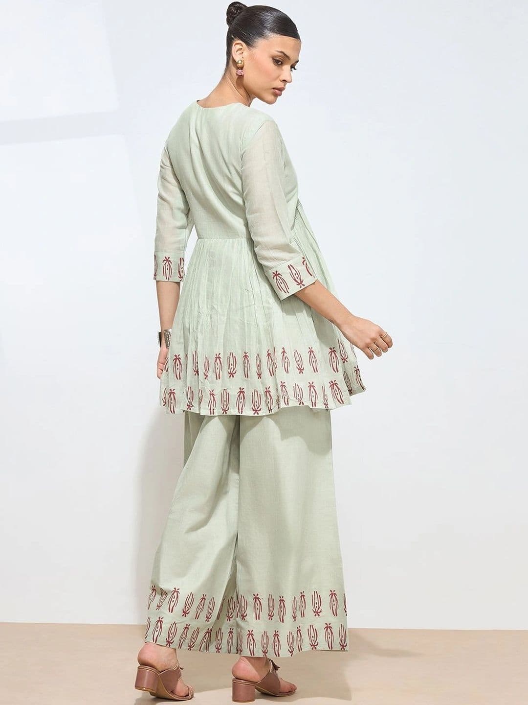 Saanjh Women Ethnic Motifs Printed Tiered Pure Cotton Kurti with Palazzos thumbnail 4