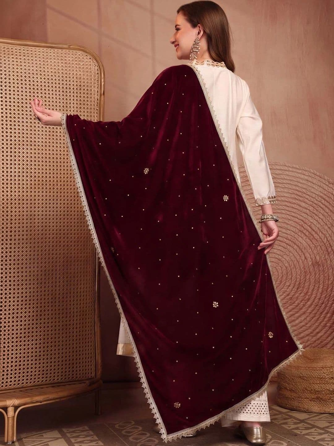Clora Creation Velvet Dupatta with Zari thumbnail 3