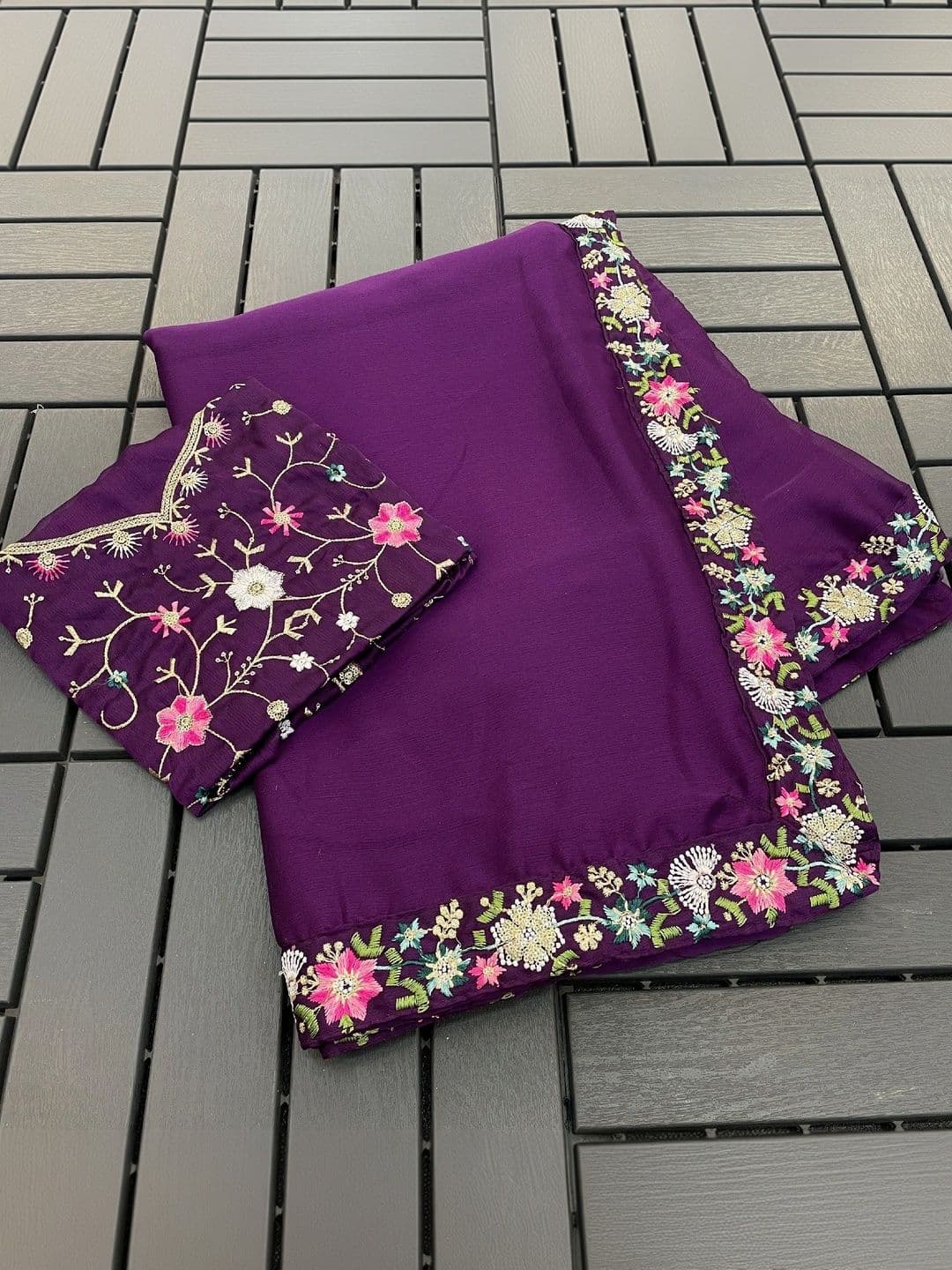 SmileyFashion Floral Embroidered Art Silk Saree thumbnail 2
