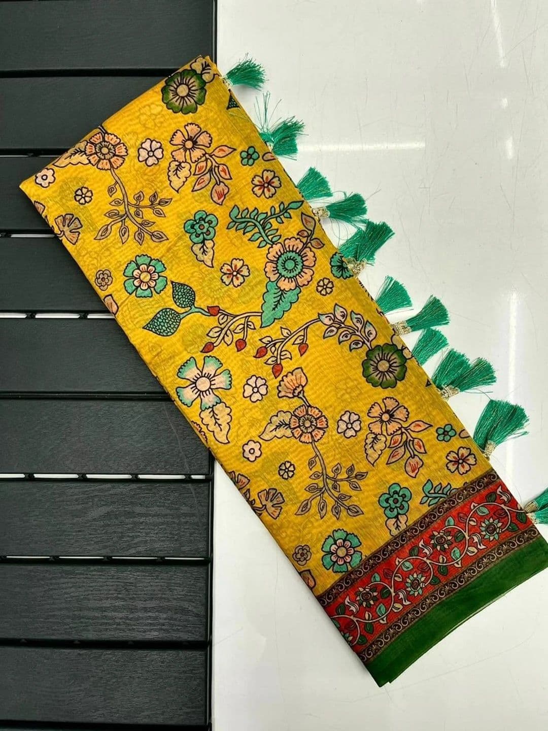 Mitera Women Kalamkari Printed Saree with Blouse Piece thumbnail 5