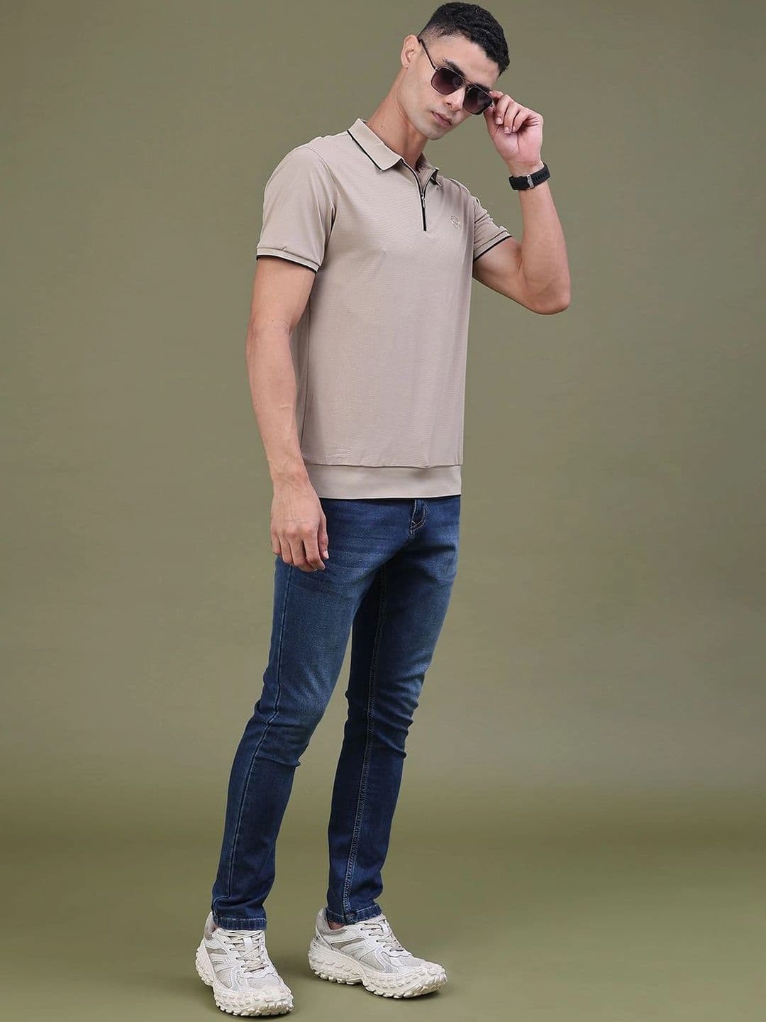 V-Mart Men Regular Fit Mid-Rise Low Distress Jeans thumbnail 3