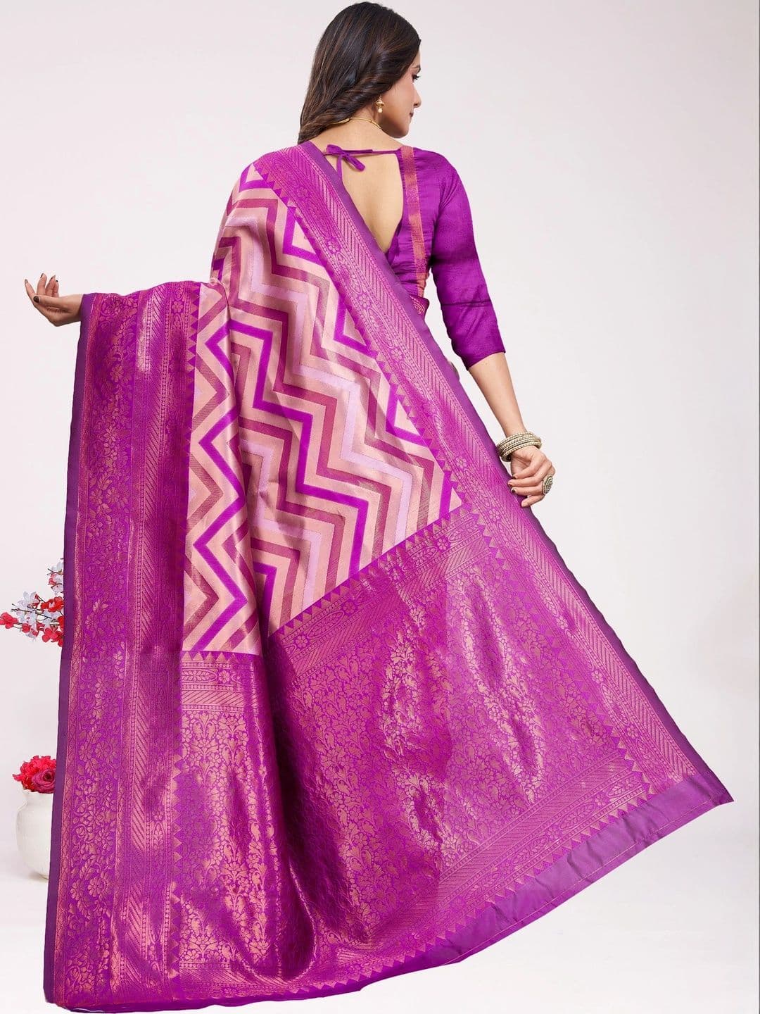 BONDEYE FASHION Woven Design Zari Silk Blend Fusion Leheriya Saree thumbnail 3