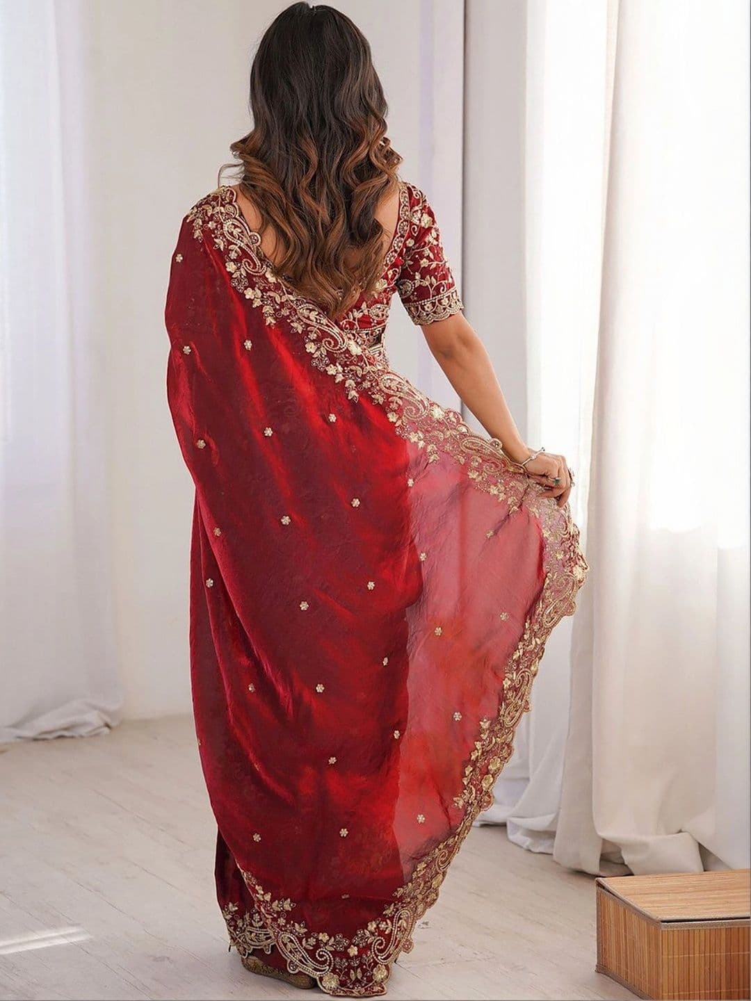 M DINESH & CO Embellished Embroidered Silk Blend Heavy Work Bandhani Saree thumbnail 4