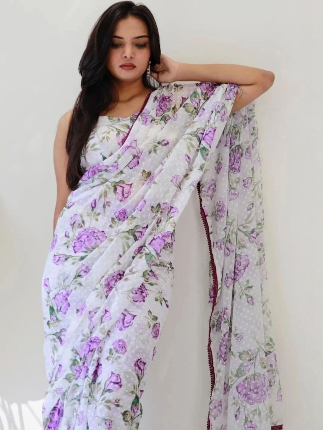 Sangria Women Floral Printed Georgette Saree thumbnail 2