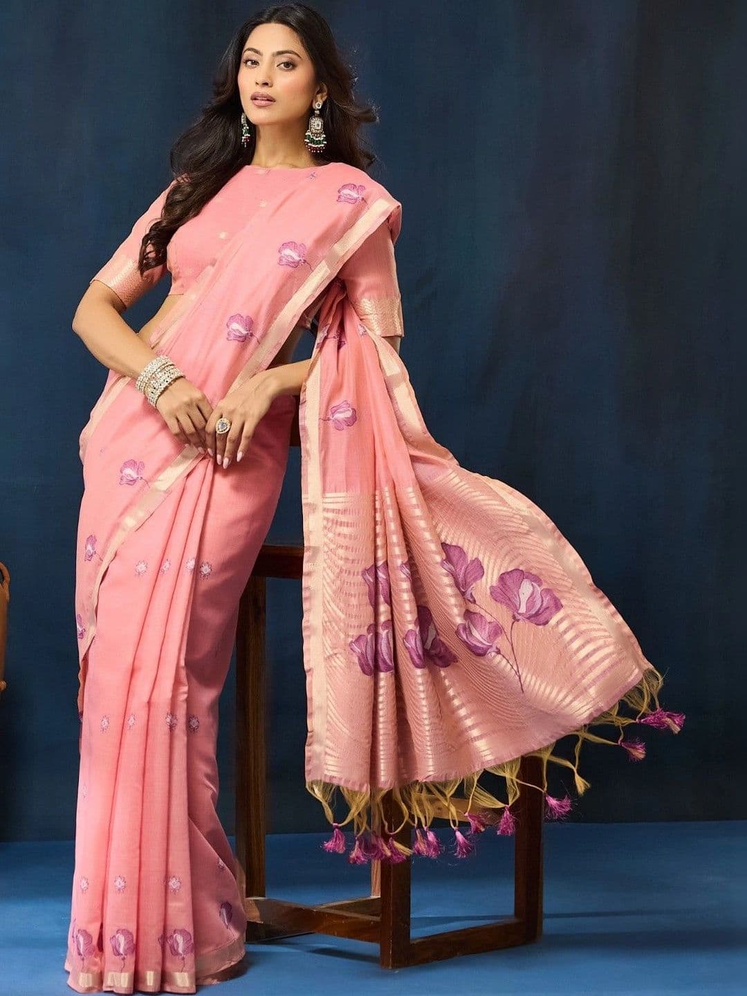kasee Floral Zari Pure Cotton Designer Saree thumbnail 3