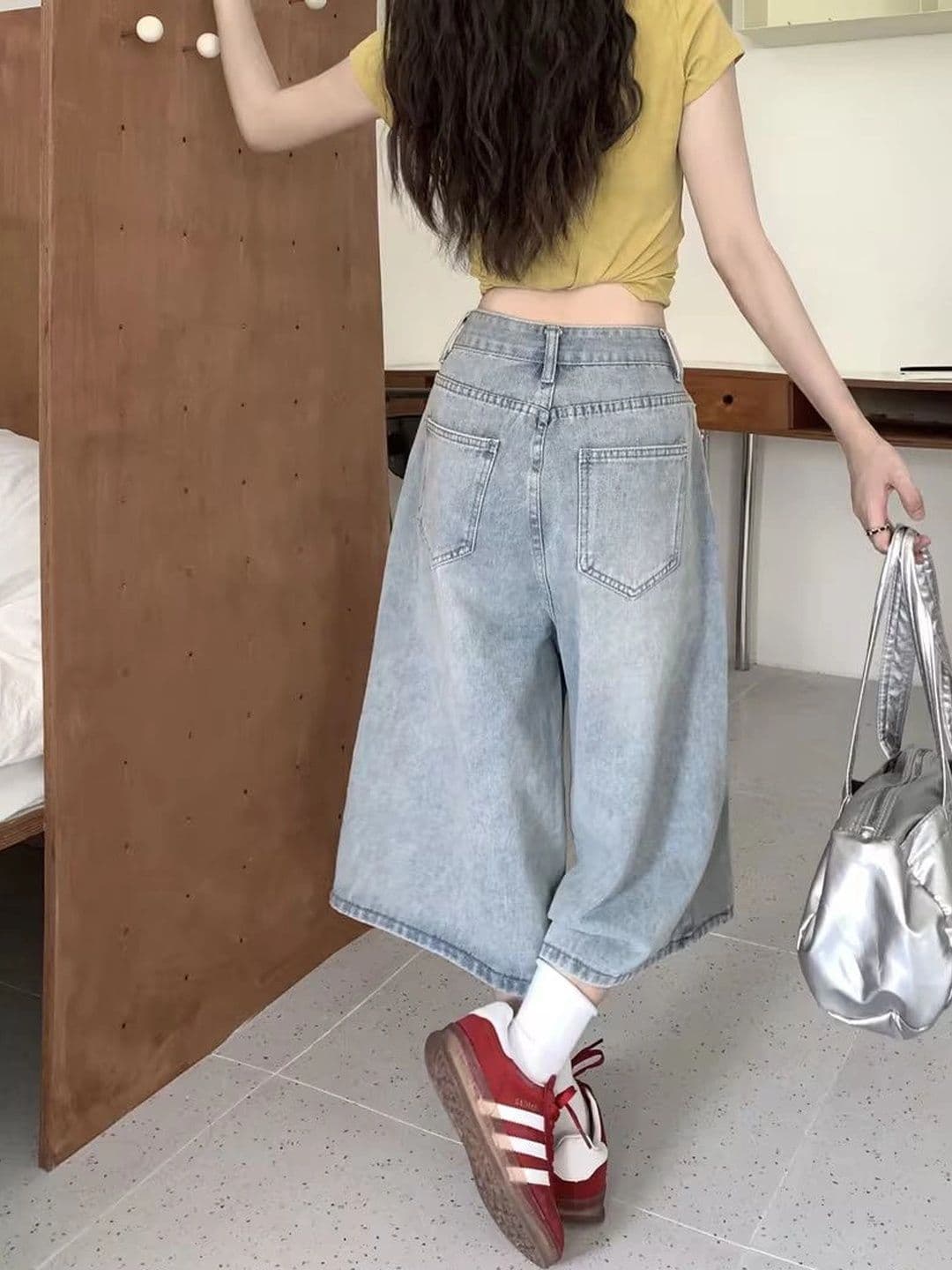 AAV2 Women Wide Leg High-Rise Light Fade Stretchable Jeans thumbnail 5