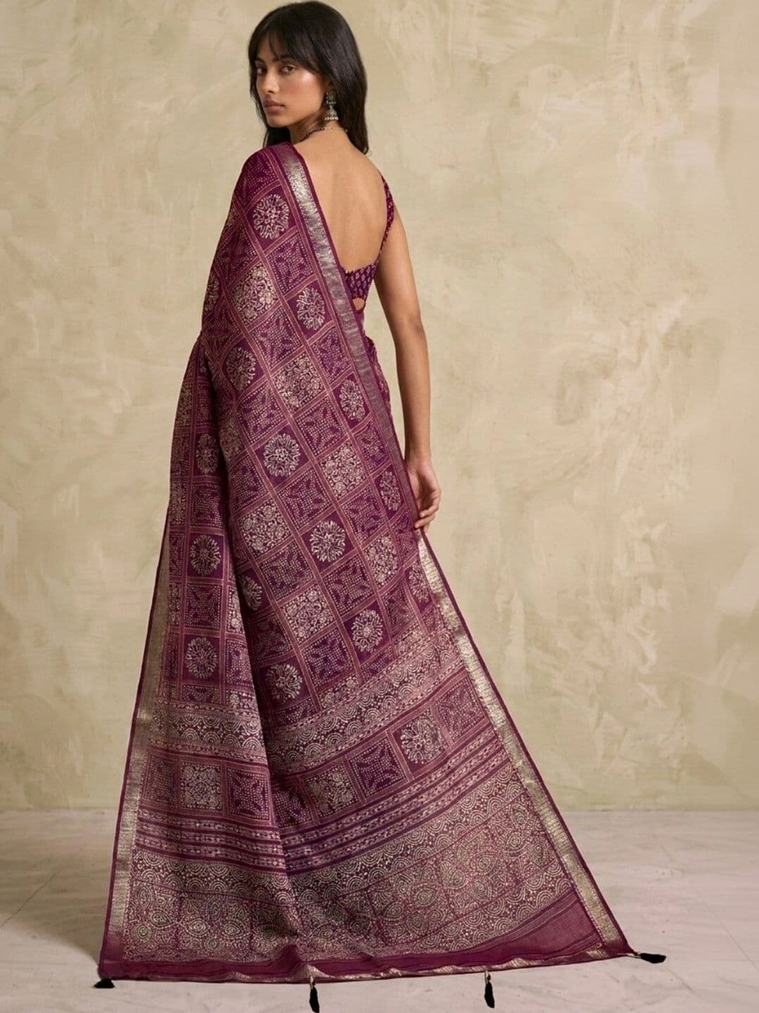 SAARA Ethnic Motifs Pure Georgette Women Saree thumbnail 4