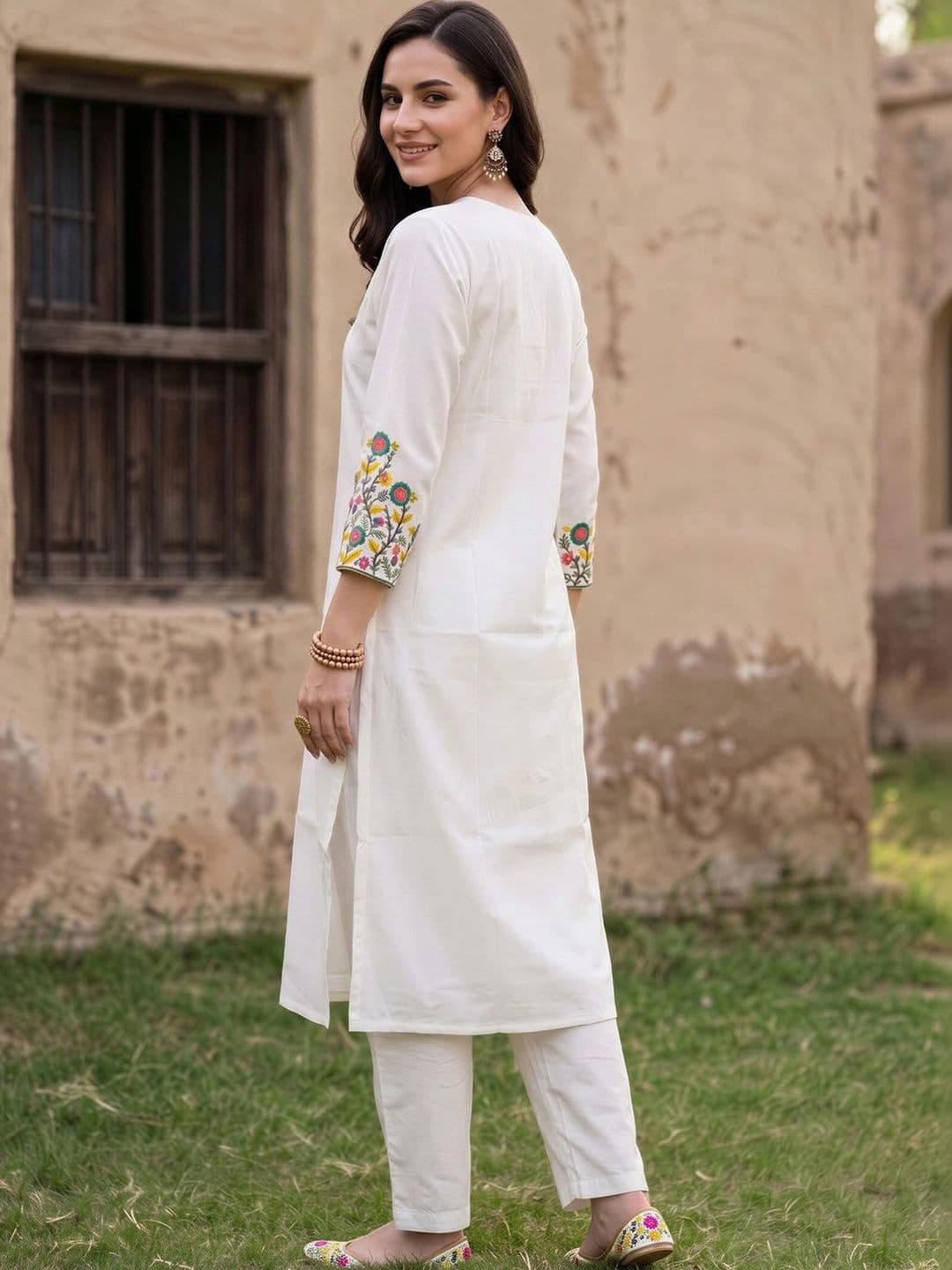 Indo Era Women Floral Embroidered Regular Thread Work Kurta with Trousers thumbnail 3