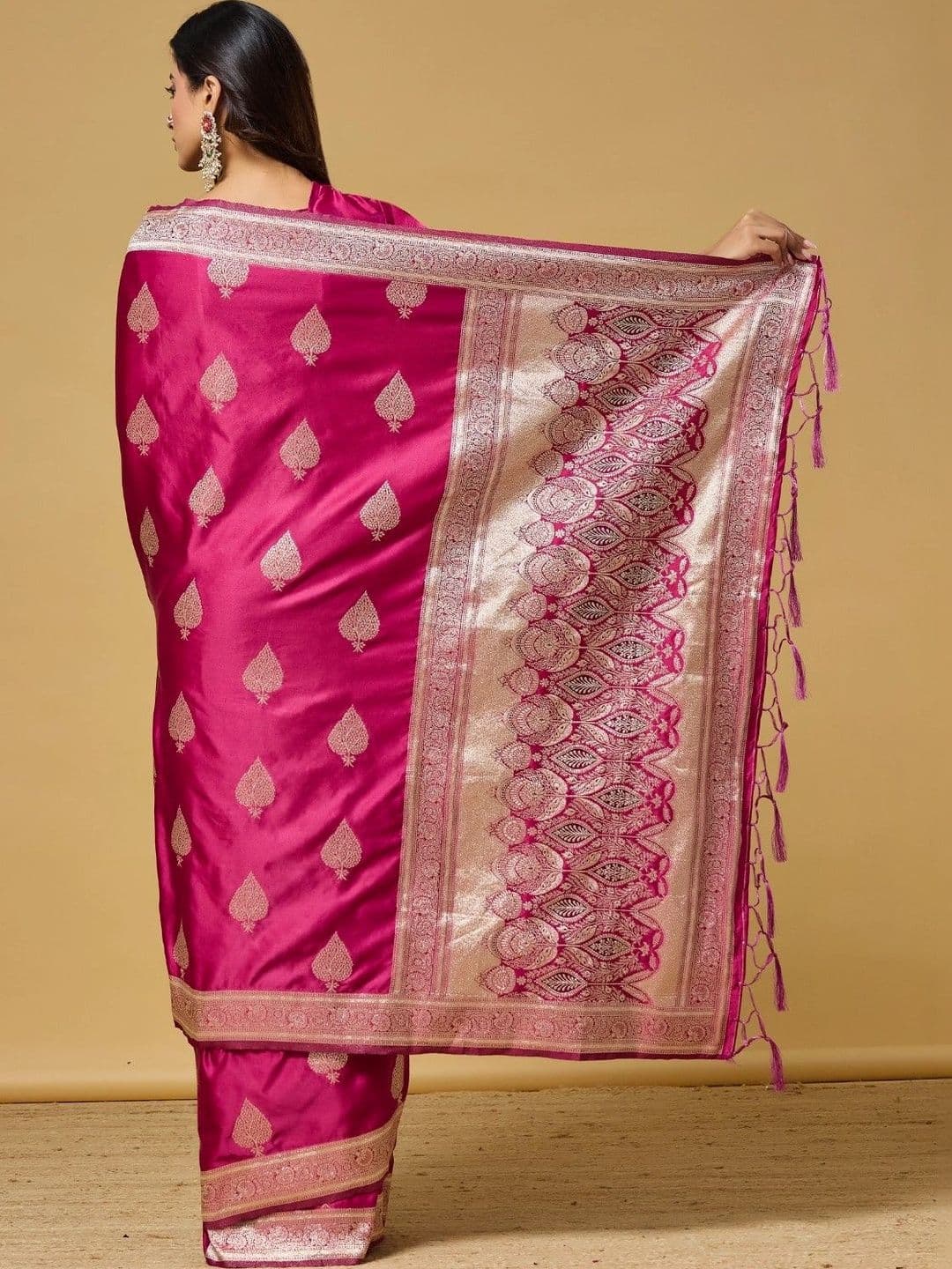 kasee Floral Zari Silk Blend Designer Banarasi Saree thumbnail 7
