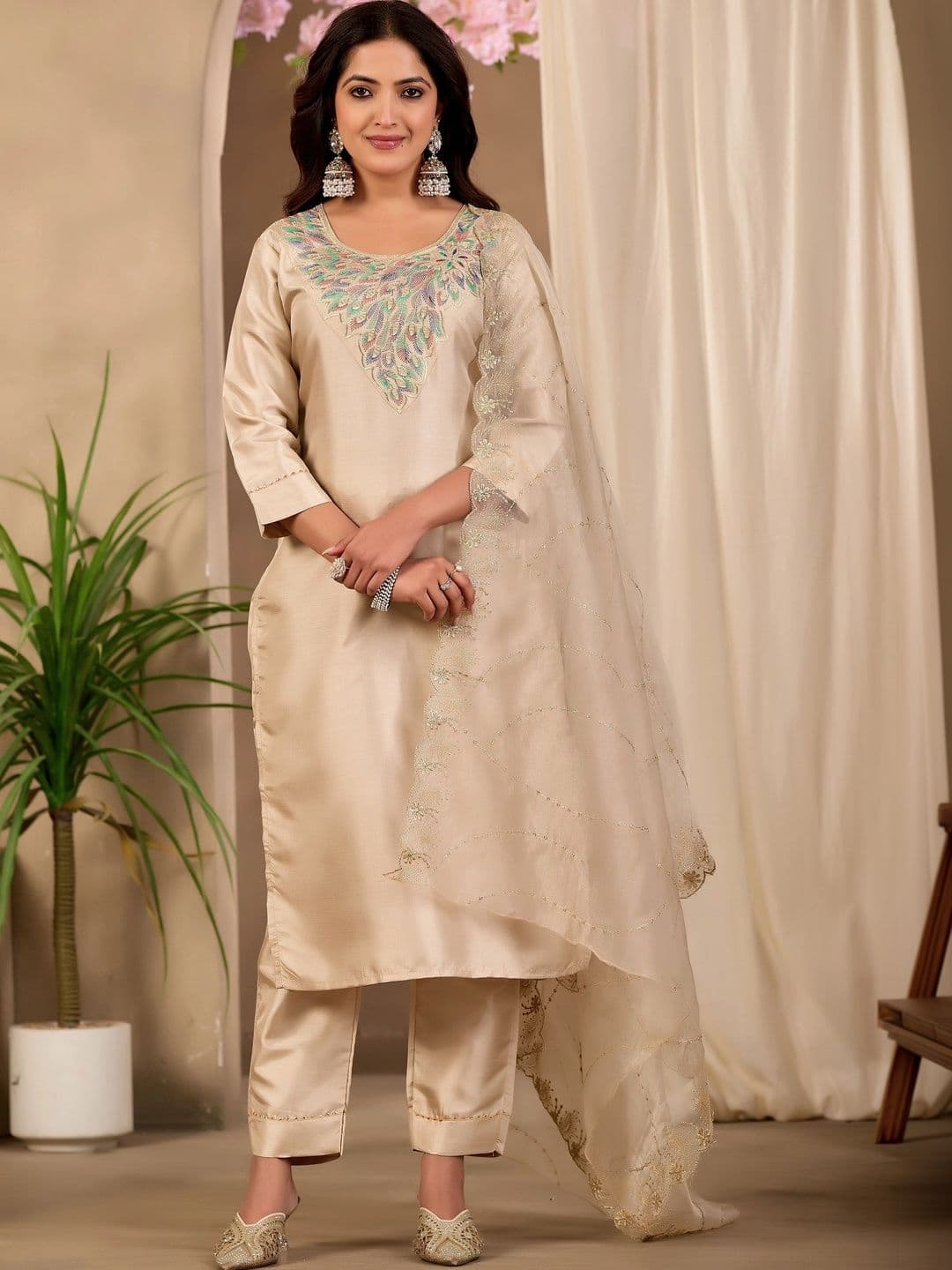 Sangria Women Ethnic Motifs Embroidered Regular Thread Work Kurta with Trousers & With Dupatta thumbnail 3