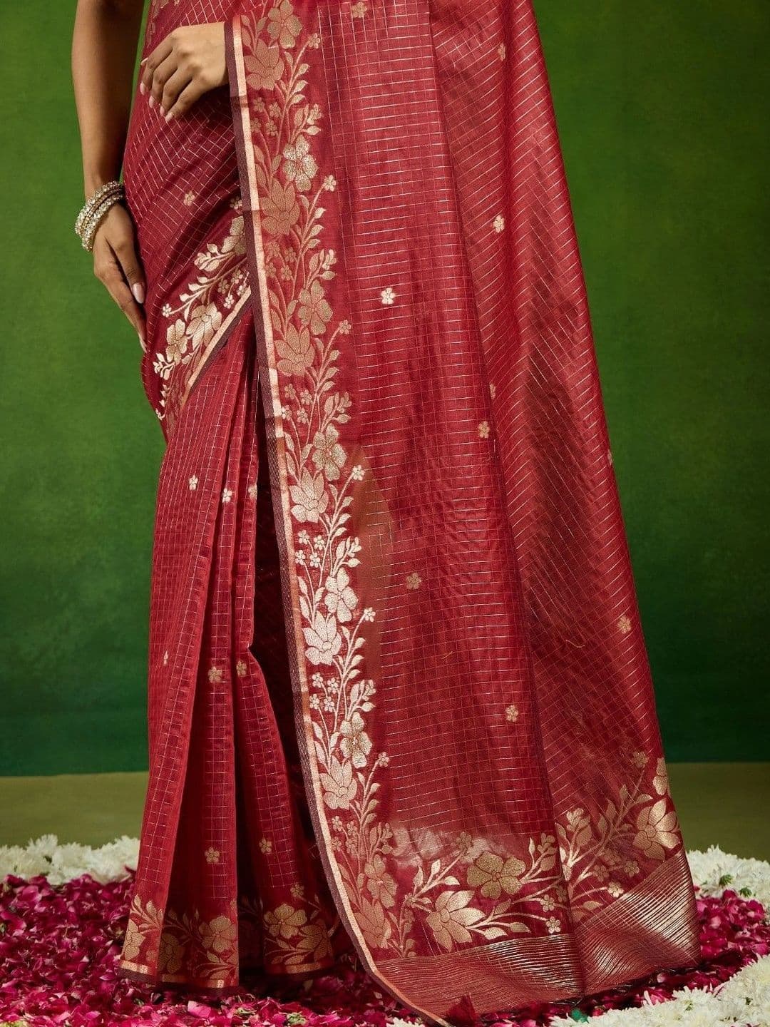 kasee Floral Zari Silk Blend Designer Saree thumbnail 5
