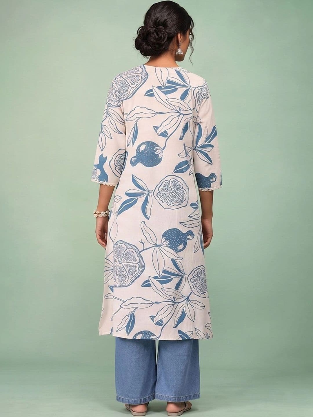 AADVIKA Women Floral Printed Quirky Kurta thumbnail 4