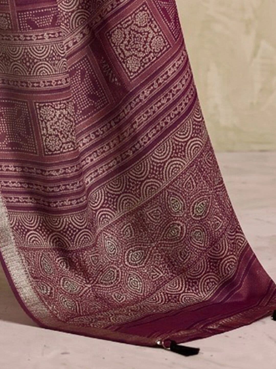 SAARA Ethnic Motifs Pure Georgette Women Saree thumbnail 5