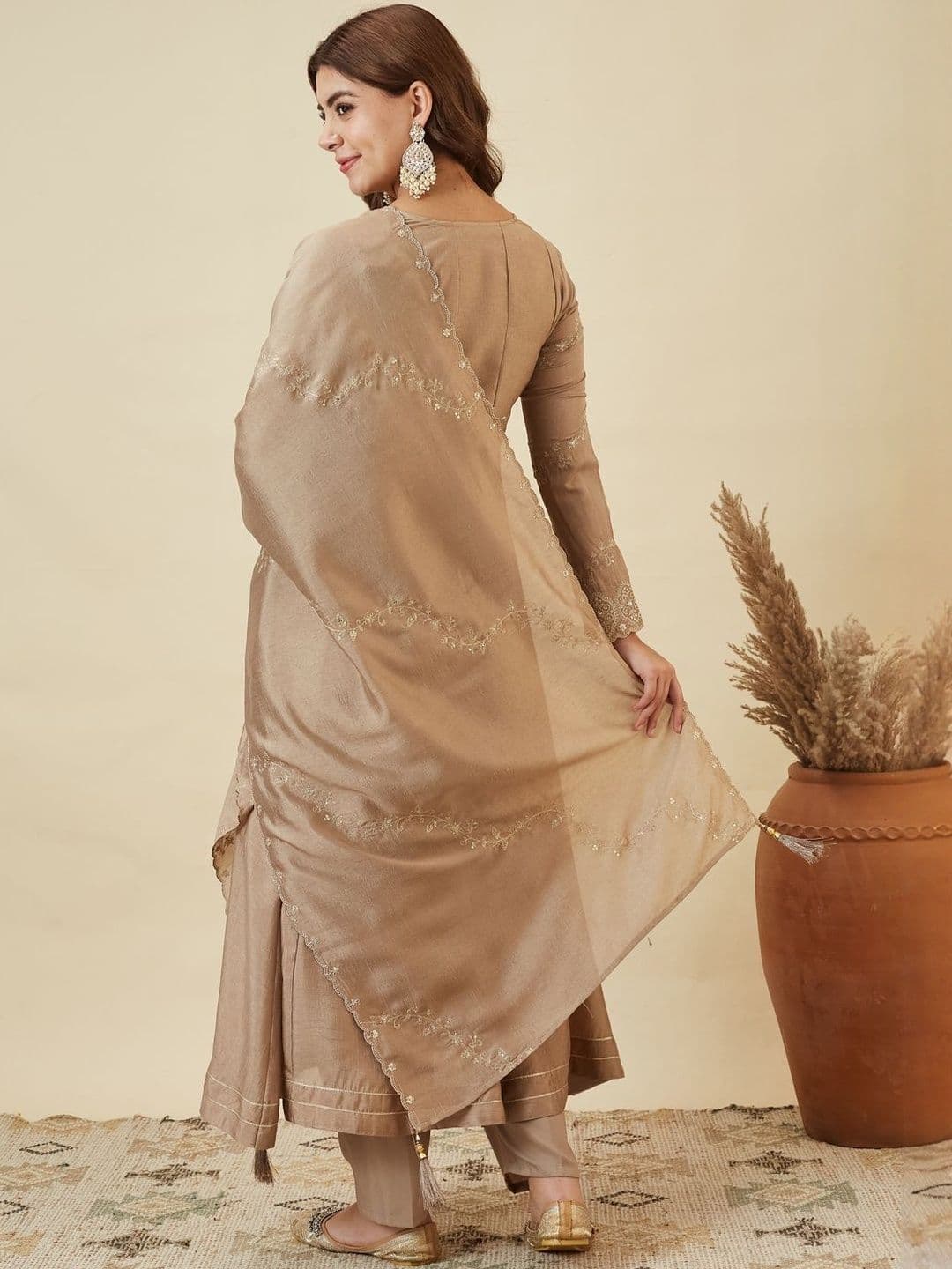 MOKOSH Women Silk Embroidered Anarkali Kurta And Pant Set With Dupatta thumbnail 4