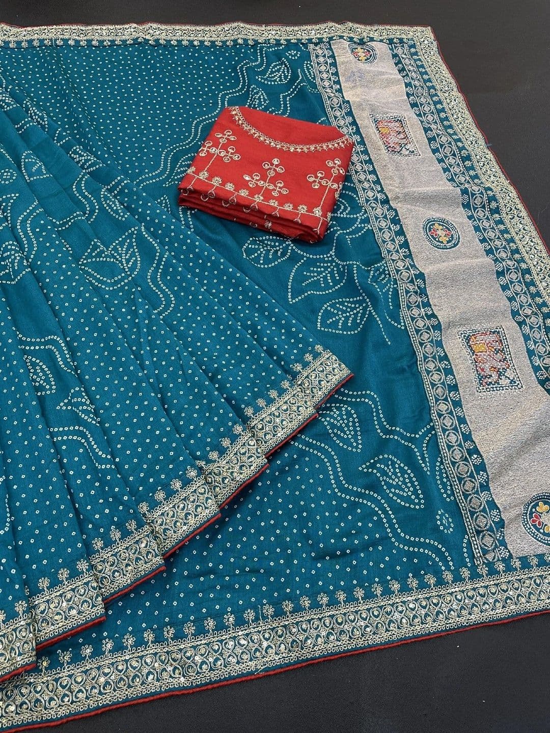 SmileyFashion Bandhani Embroidered Art Silk Designer Saree thumbnail 3