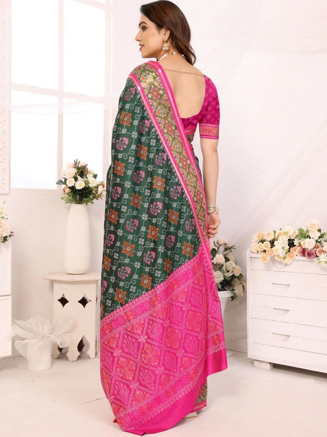 Sangria Bandhani Zari Silk Blend Designer Patola Saree thumbnail 7