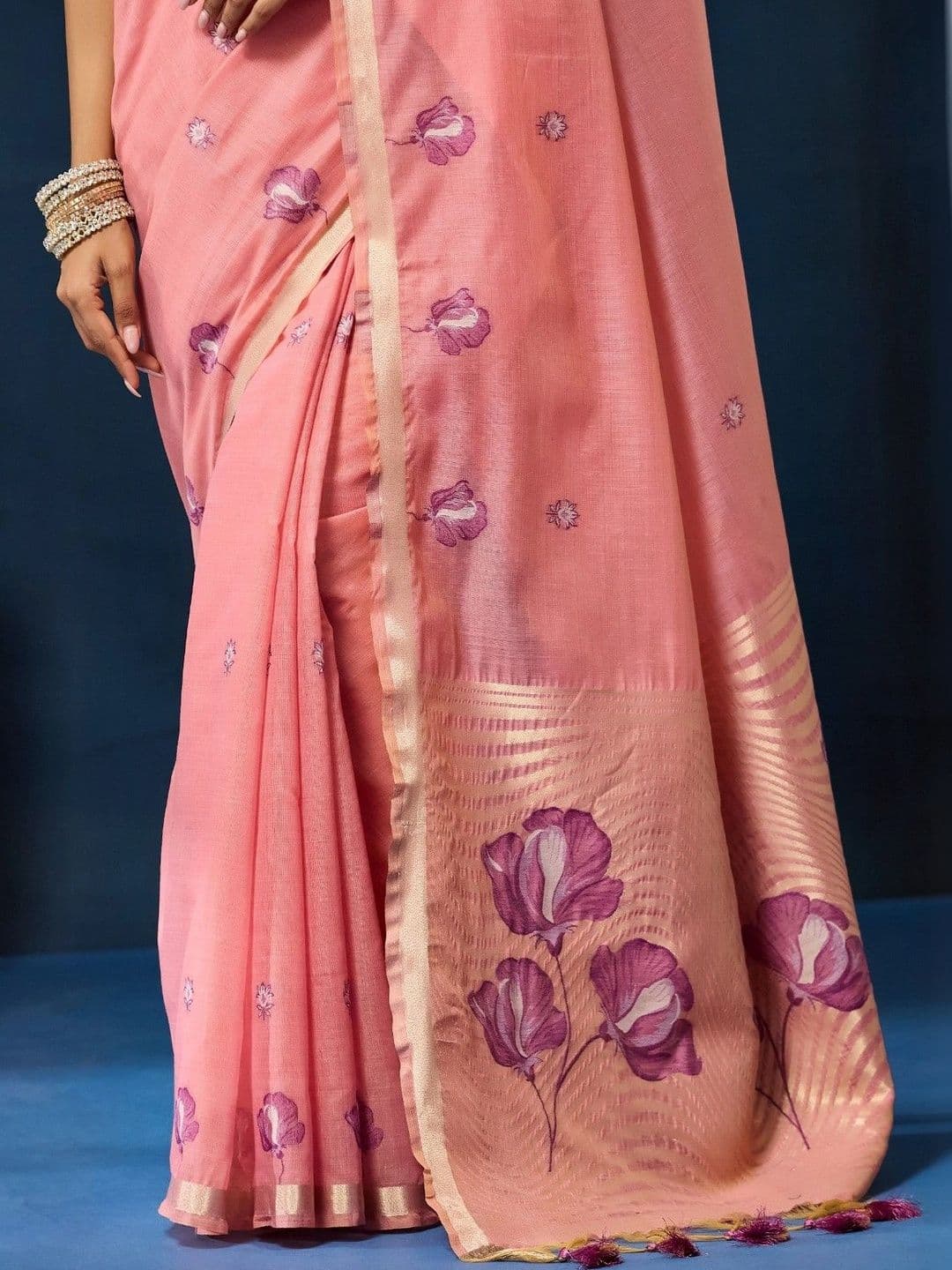 kasee Floral Zari Pure Cotton Designer Saree thumbnail 4