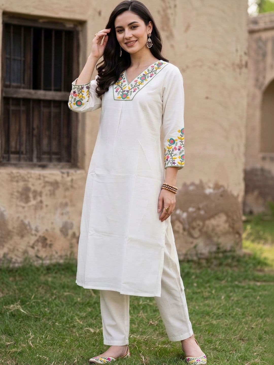 Indo Era Women Floral Embroidered Regular Thread Work Kurta with Trousers thumbnail 4