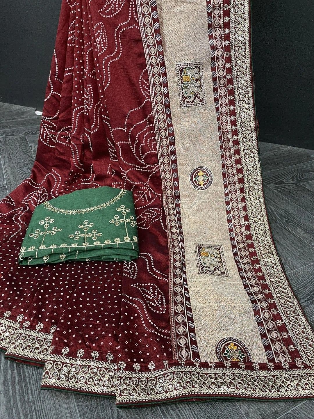 SmileyFashion Bandhani Embroidered Art Silk Designer Saree thumbnail 4
