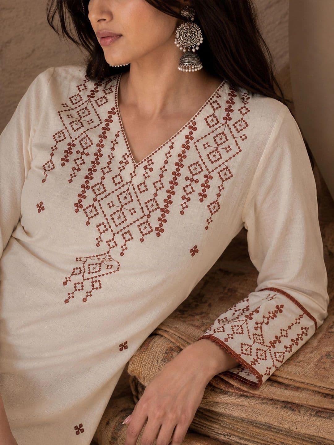 AVANSHEE Women Ethnic Motifs Embroidered Regular Thread Work Pure Cotton kurta thumbnail 4