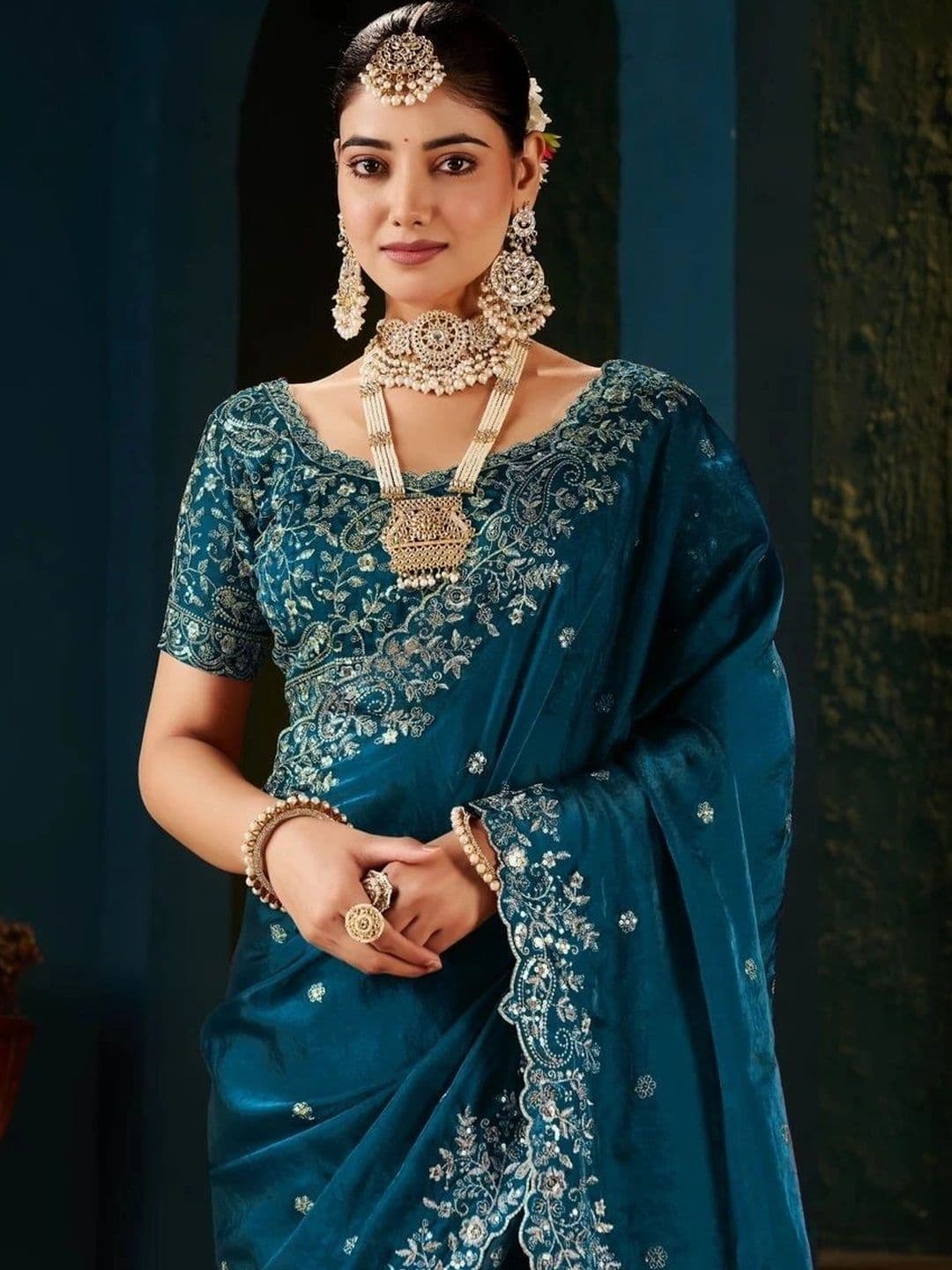 kantuba Floral Embroidered Satin Banarasi Saree thumbnail 5