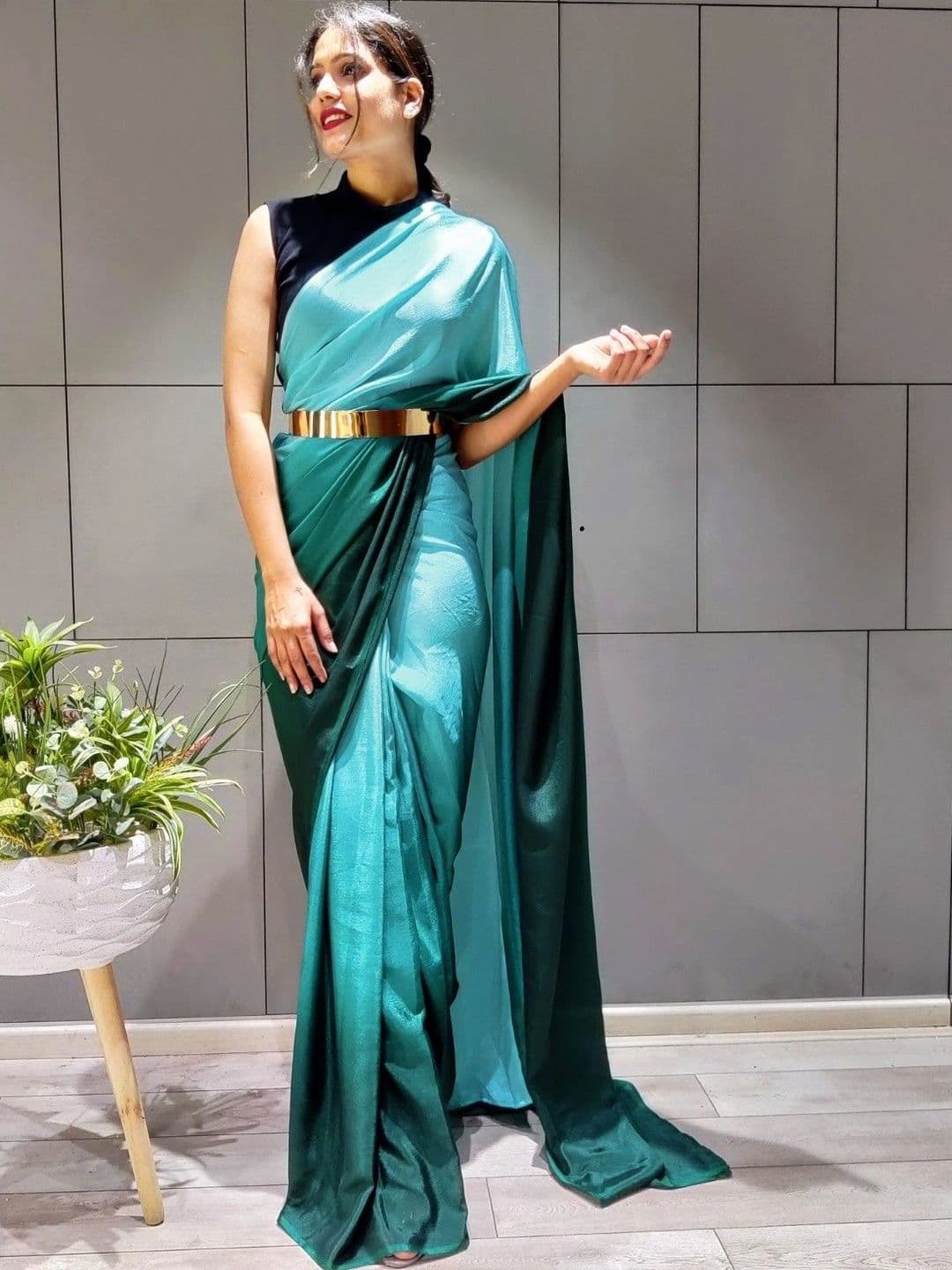 Sangria Women Ombre Poly Chiffon Belted Maheshwari Saree thumbnail 4