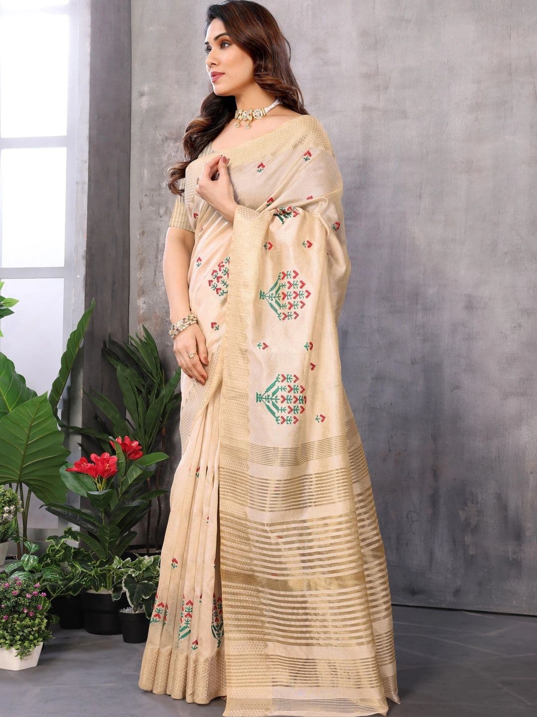 Sangria Women Floral Embroidered Silk Cotton Designer Kota Saree thumbnail 7