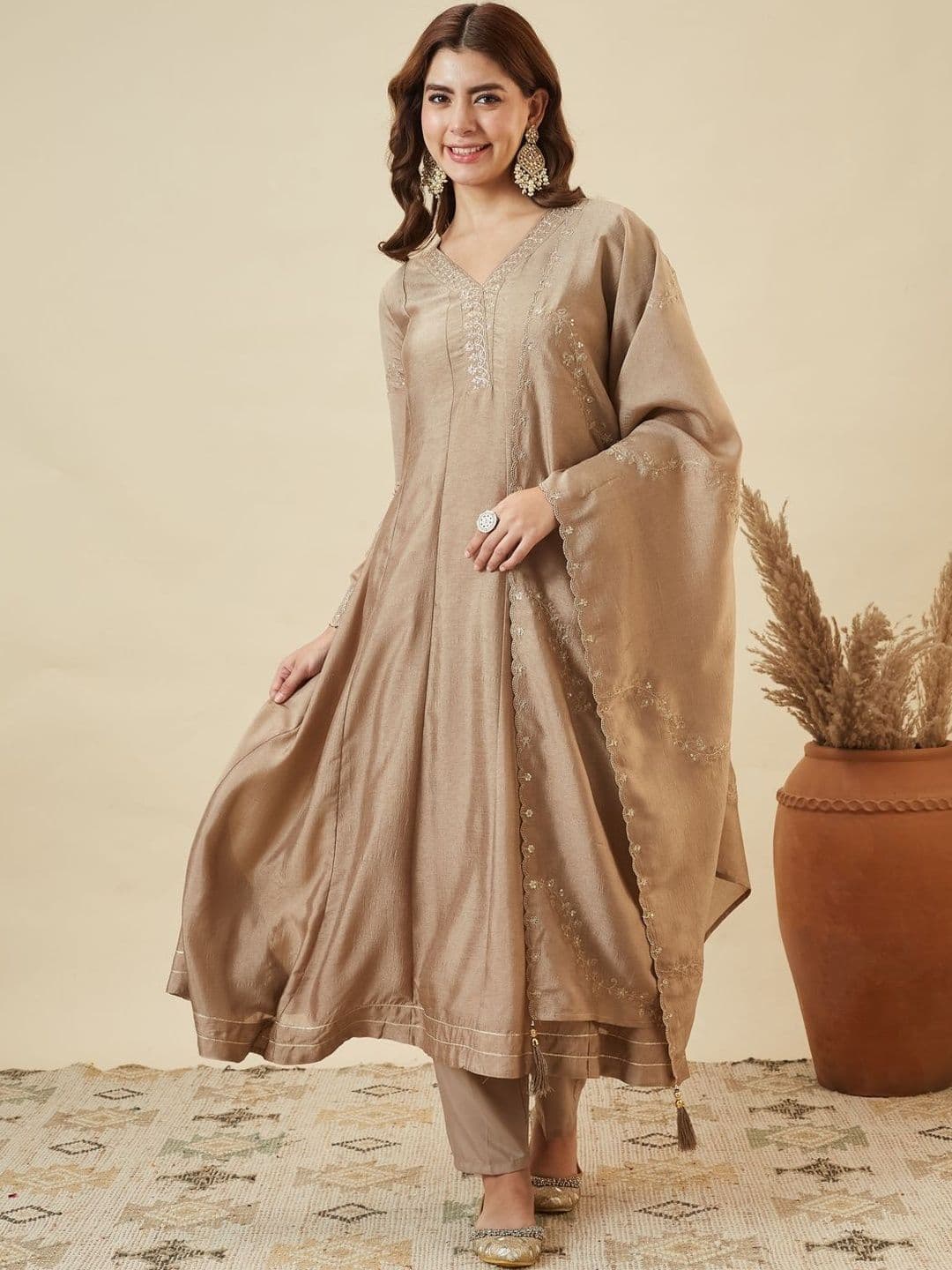 MOKOSH Women Silk Embroidered Anarkali Kurta And Pant Set With Dupatta thumbnail 6